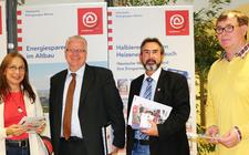 Die "Hessische Energiespar-Aktion" informiert: Eröffnung der Ausstellung "Energie sparen im Altbau" im Rathaus-Foyer der Gemeinde Wehrheim