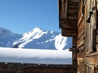 Skifahren und Fernsehen - Wildschönau in den Kitzbüheler Alpen