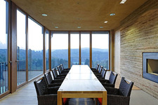Moderne Häuser aus Lehm