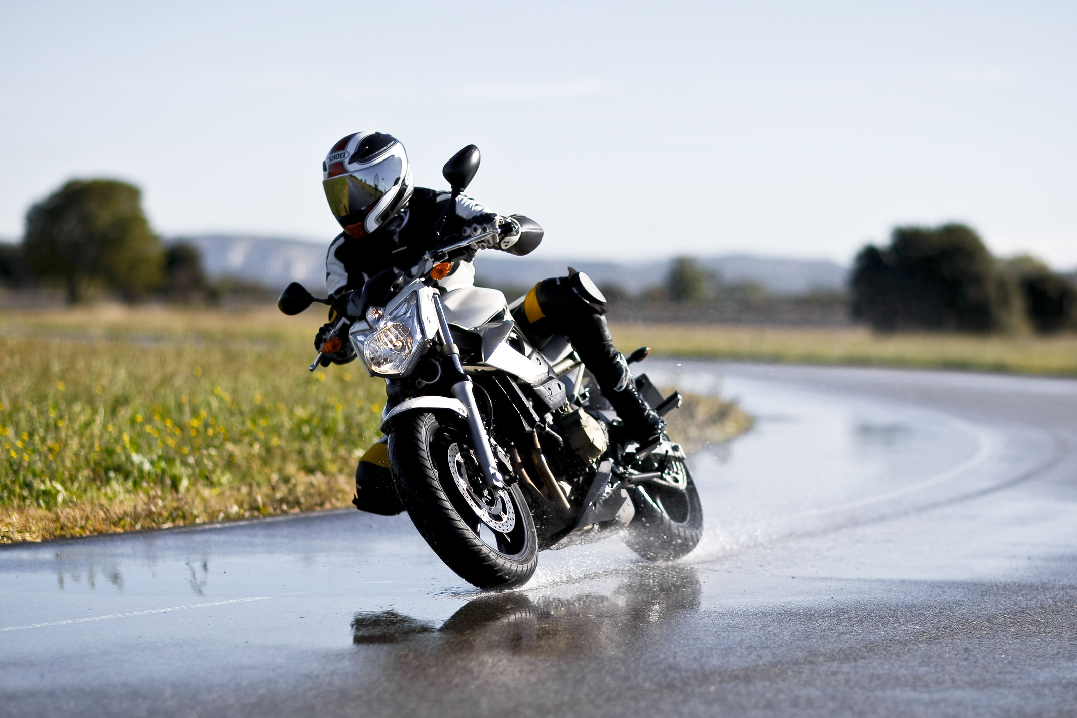 Neuer Motorradreifen MICHELIN Pilot Road 3 mit sehr gutem Nassgrip und ...