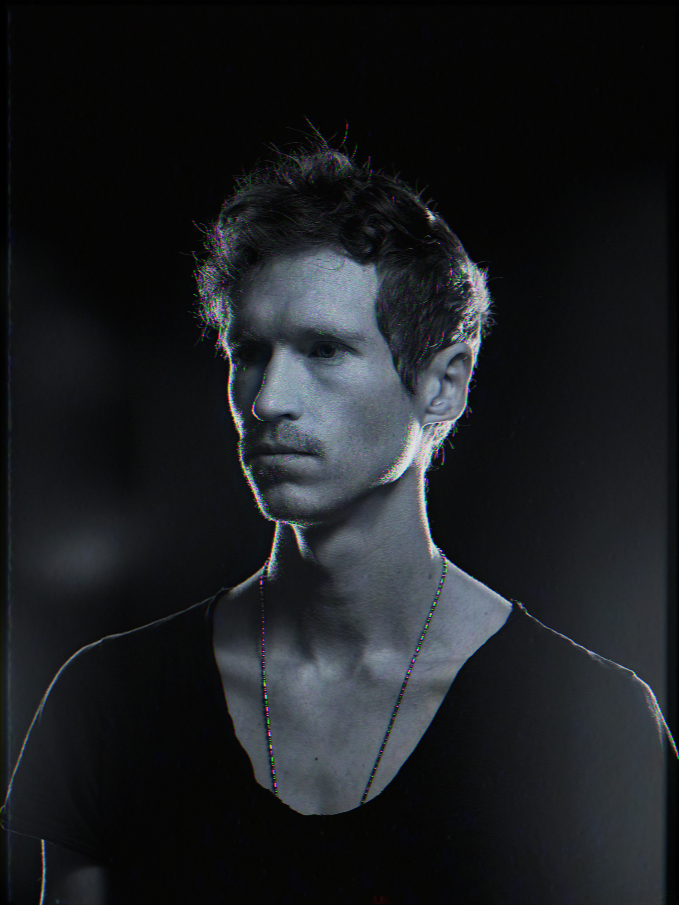 Louis-Cole-spielt-mit-dem-Metropole-Orkest