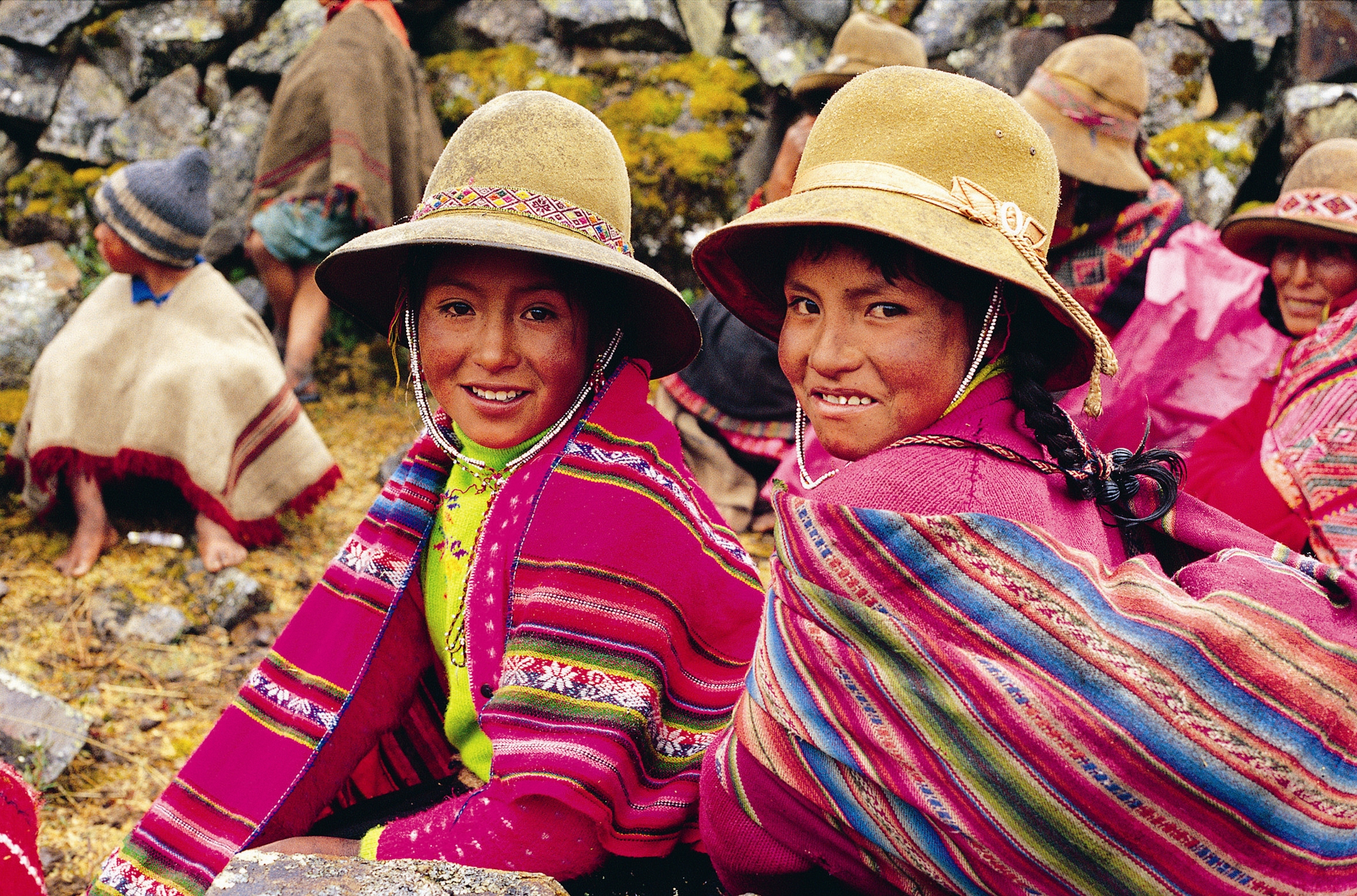 Пестрый народ. Индейцы аймара. Перуанцы латинская Америка. Перуанцы народ Южной Америки. Кечуа народ Южной Америки.