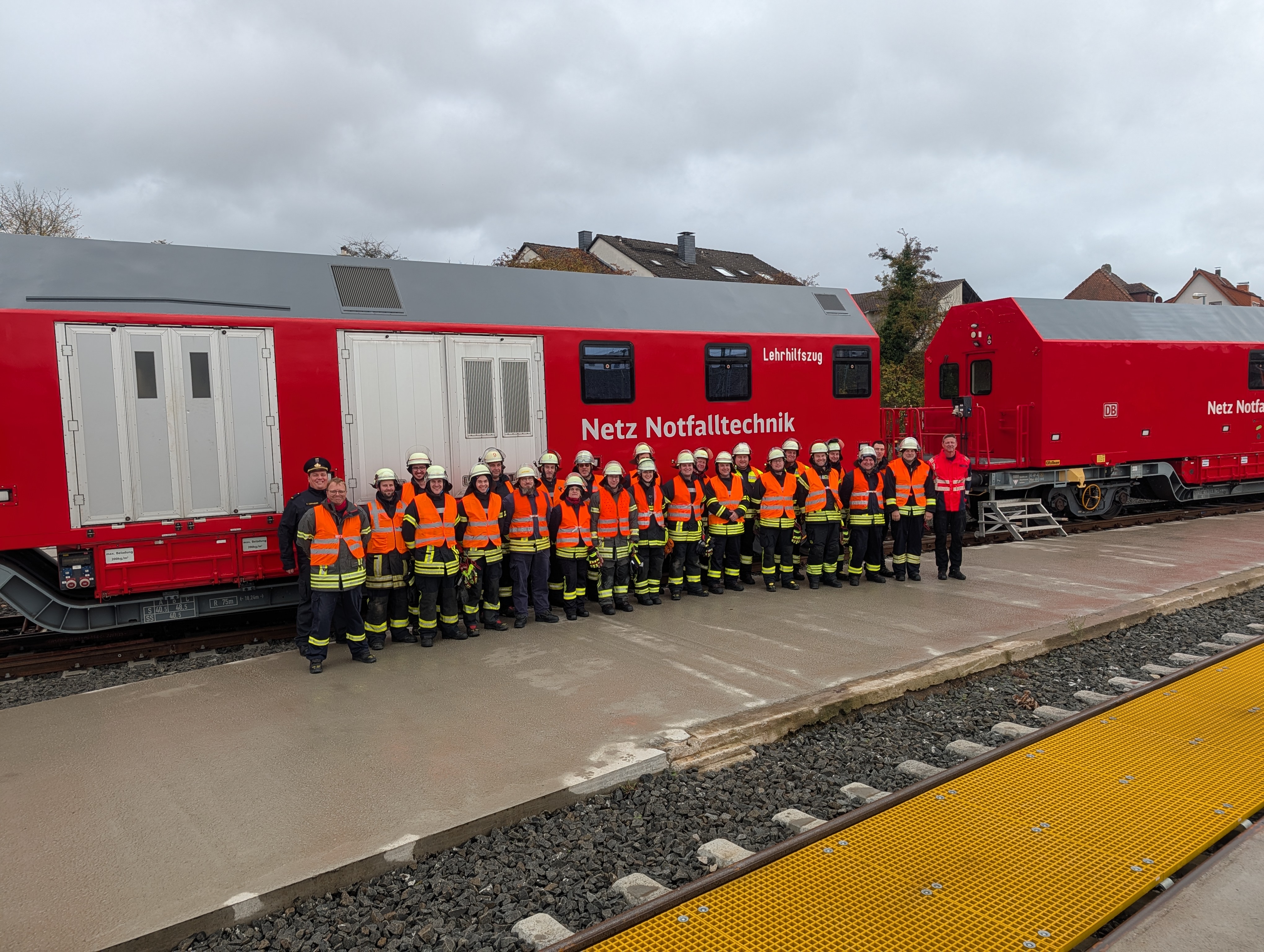 Spezialisten-f-r-den-Einsatz-an-der-Schiene-ausgebildet