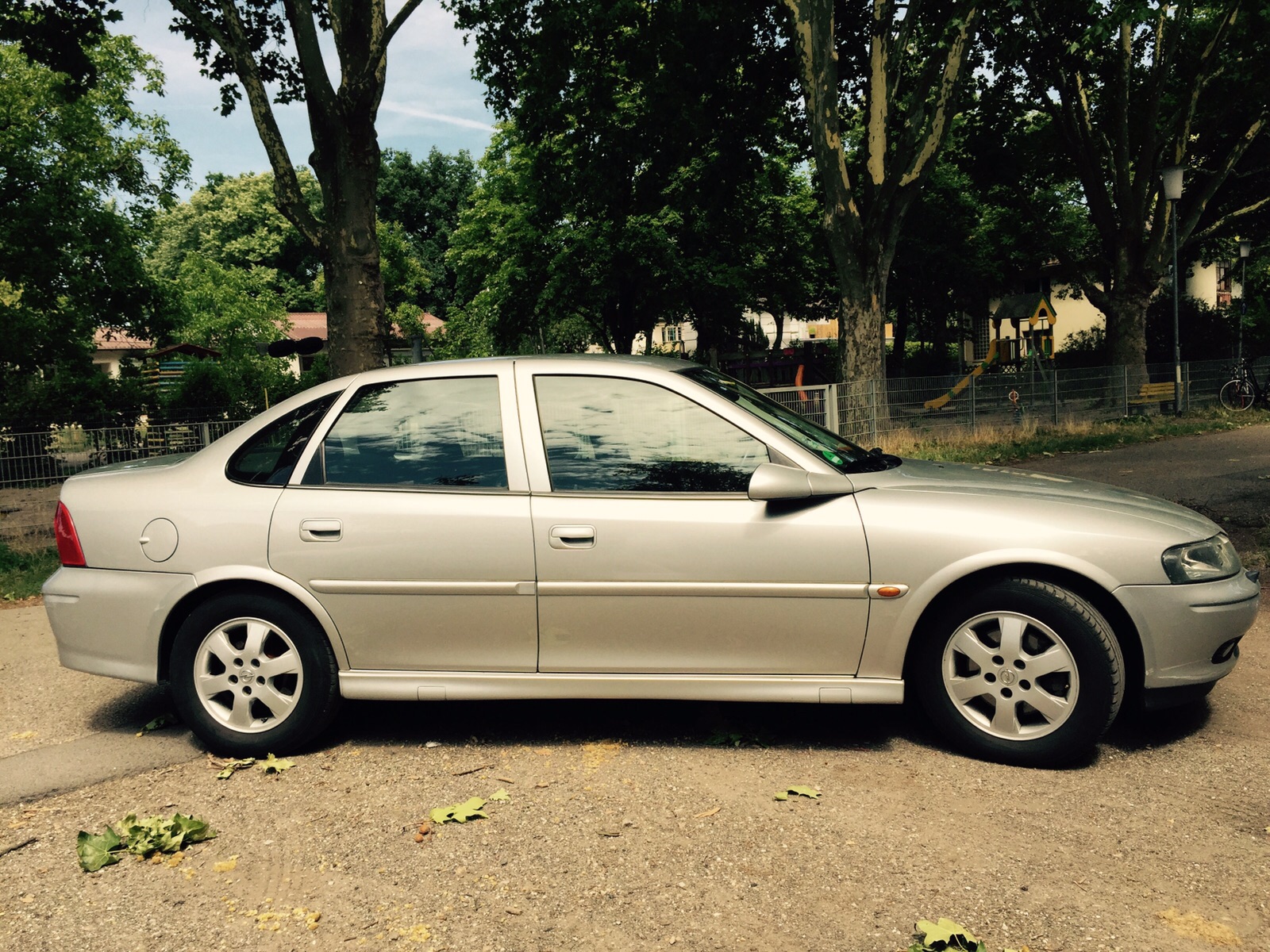 Auto-Verkaufen-Unfallwagen-Ankauf-PKW-Ankauf-zum-Bestpreis-Professioneller-Autoankauf-in-Geseke-Schnell-sicher-und-zuverl-ssig