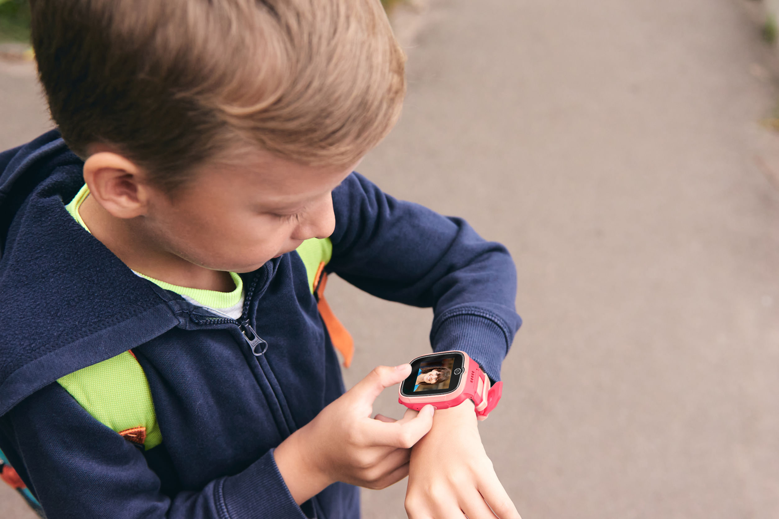 写真 TrackerID 4G-GPS-Kinder-Smartwatch PW-150.kids, Videoanruf