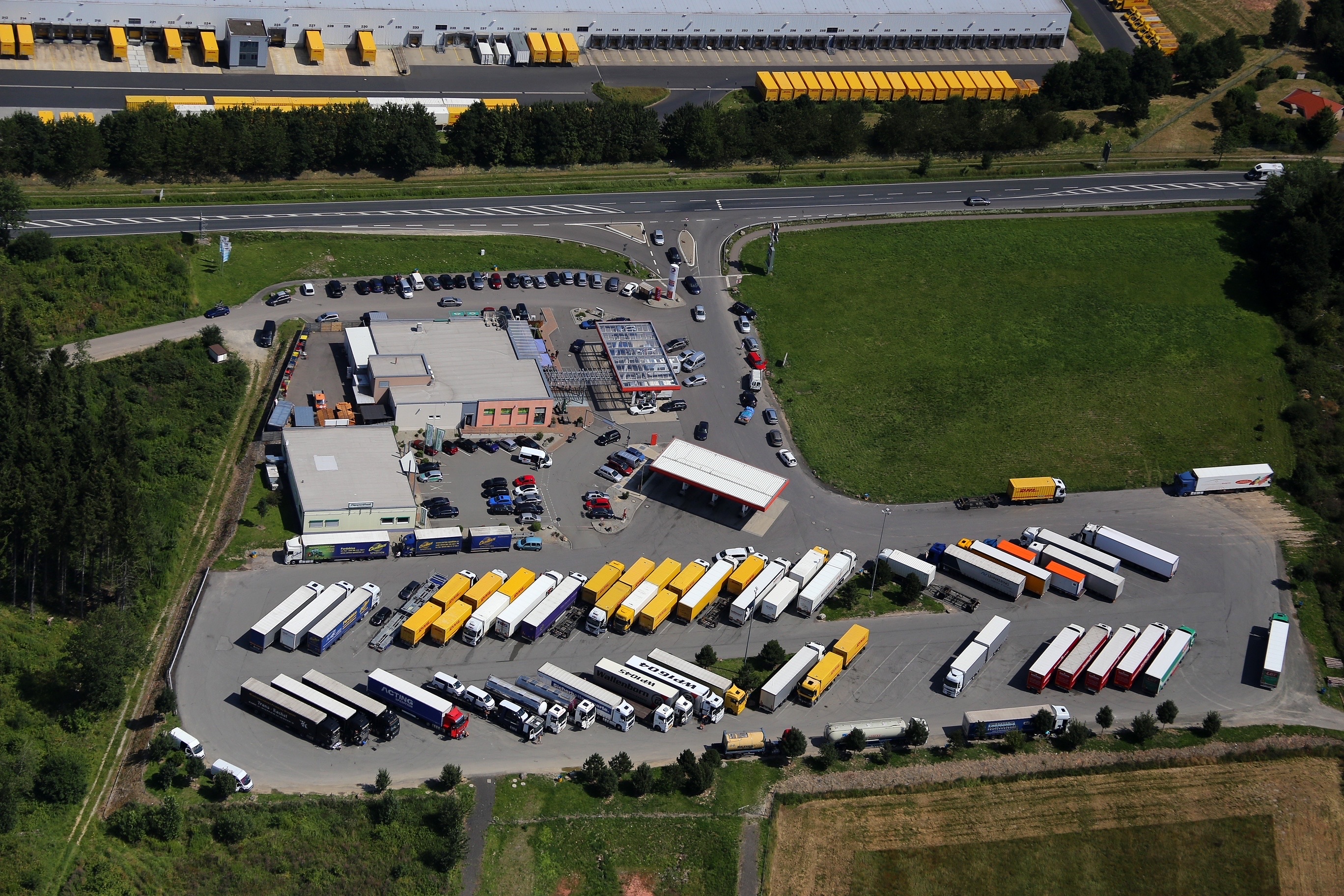 Mehr als Benzin und Bockwurst Deutschlands Autohöfe als