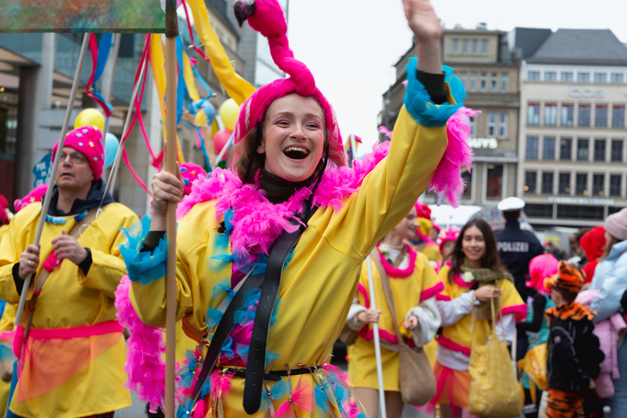 Nicht-nur-zu-Karneval-gilt-So-k-nnen-Sie-Katerkopfschmerzen-vorbeugen-und-behandeln