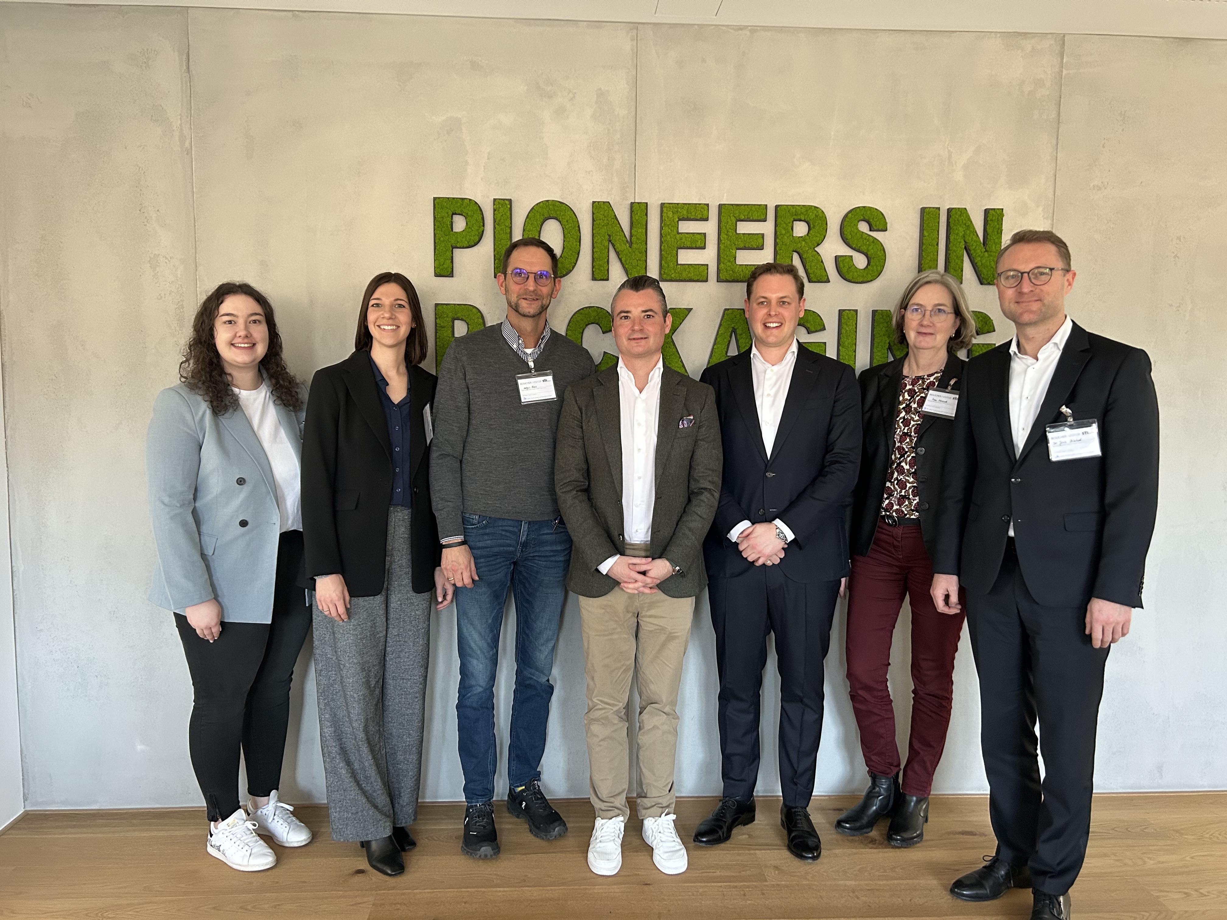 Landrat-Dr-Mischak-Hier-wird-in-die-Zukunft-investiert