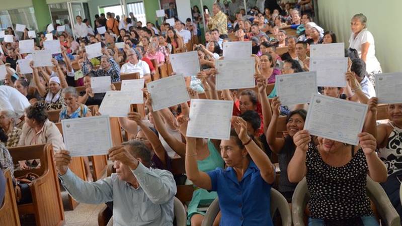 El Salvador: Adventisten helfen bei Alphabetisierung der Bevölkerung