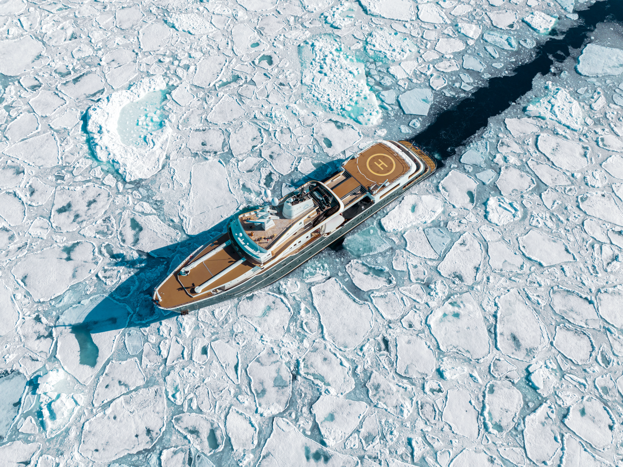 neue-arktis-reisen-2026-luxus-expeditionen-mit-der-eisbrecher