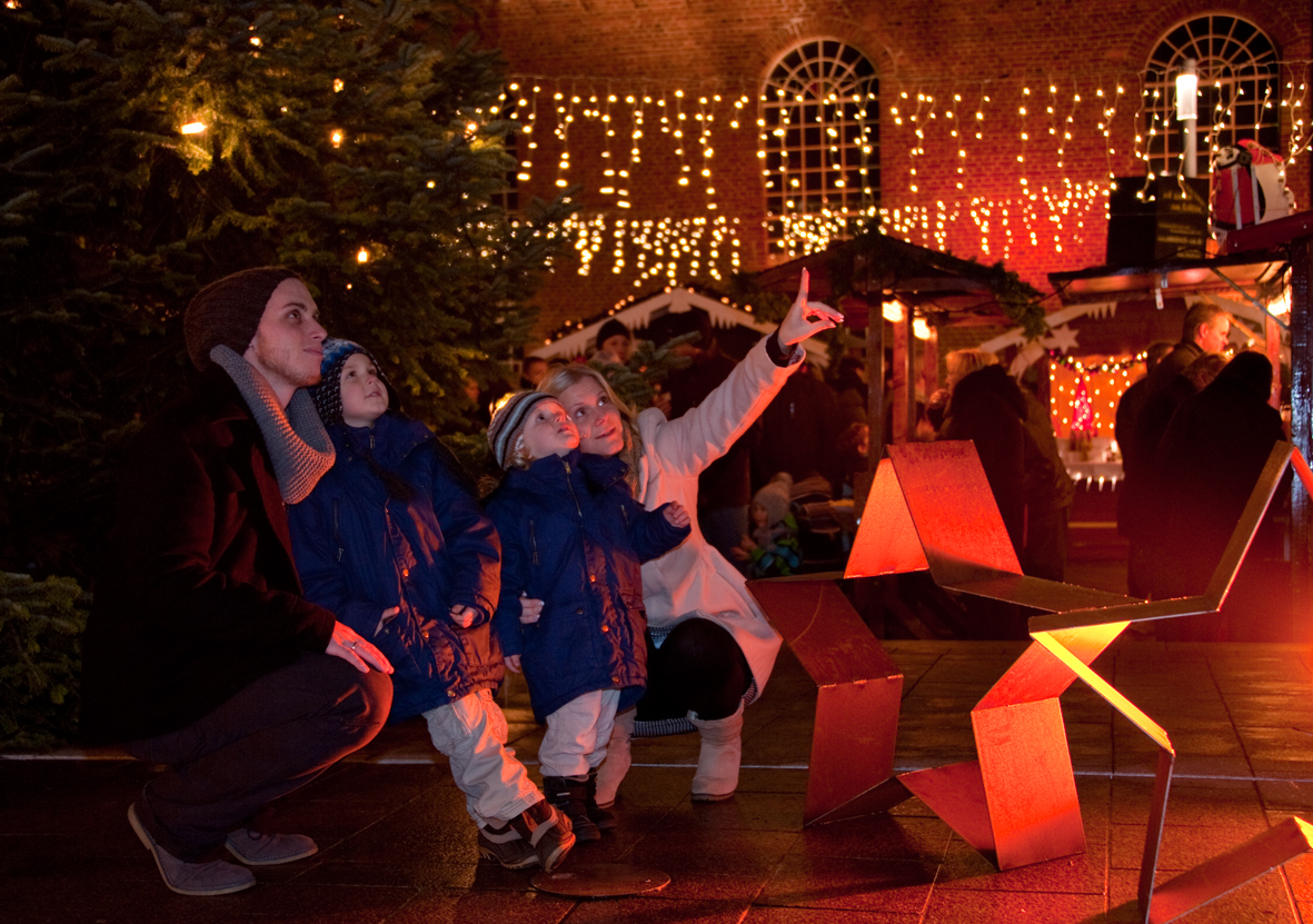 Otterndorfer-Sternenmarkt-Weihnachtszauber-in-historischem-Ambiente