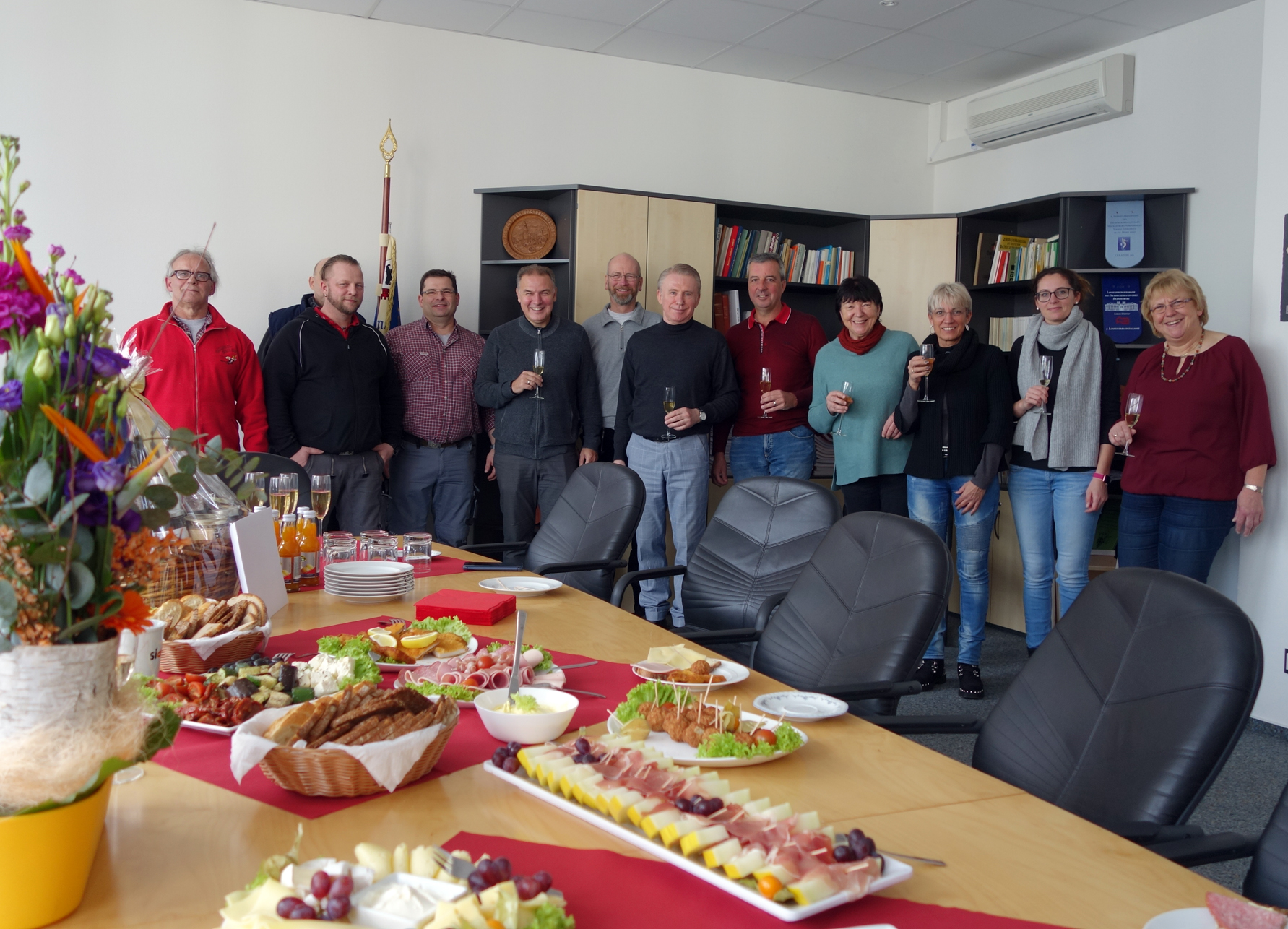 Ruediger Thaler Feiert 25 Jahriges Arbeitsjubilaum Landesinnung Des Dachdeckerhandwerks Berlin Pressemitteilung Lifepr