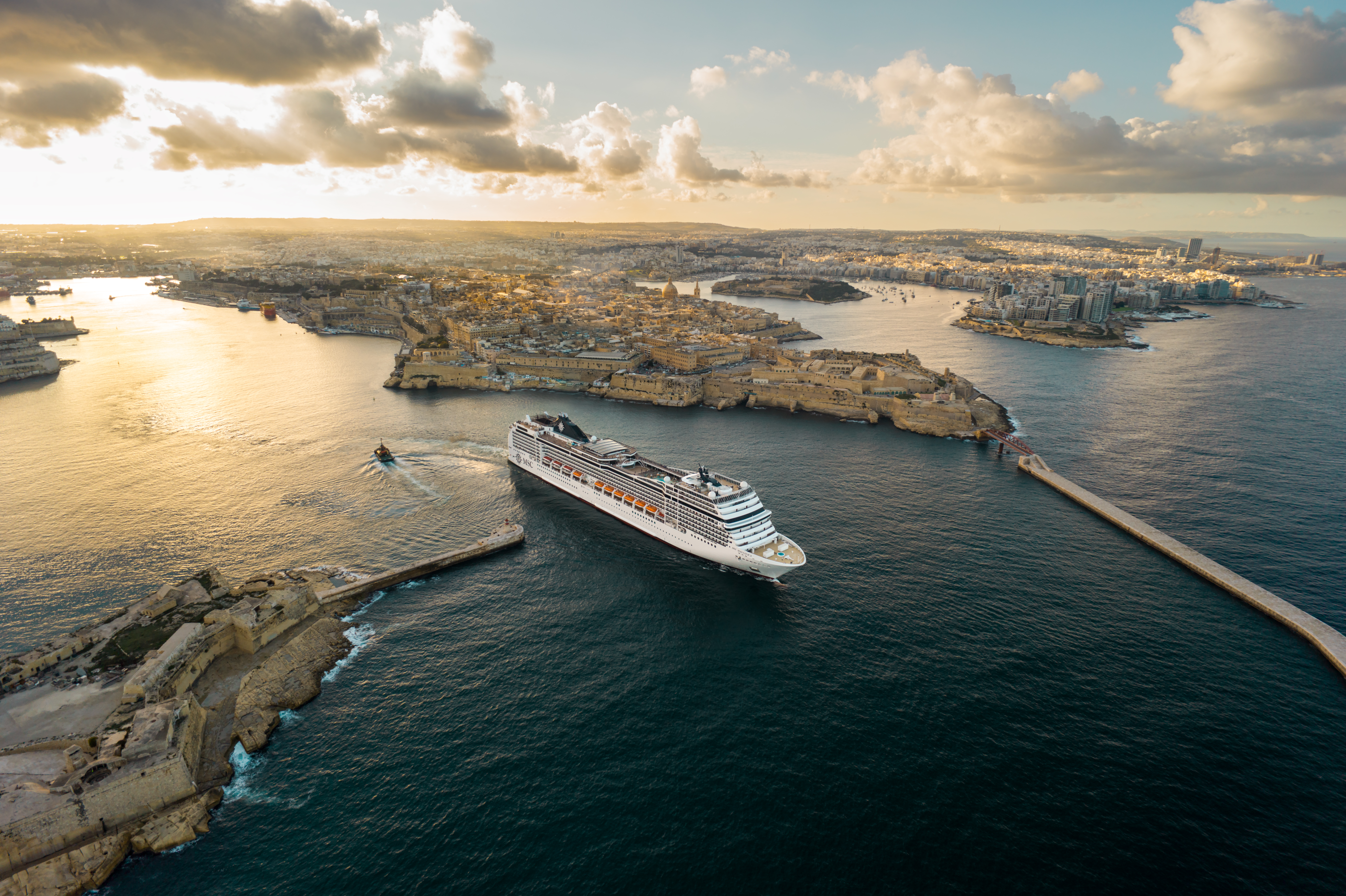 Frisch-umgebaute-MSC-Magnifica-verl-sst-Trockendock-in-Malta-und-startet-in-ihre-Mittelmeer-Wintersaison