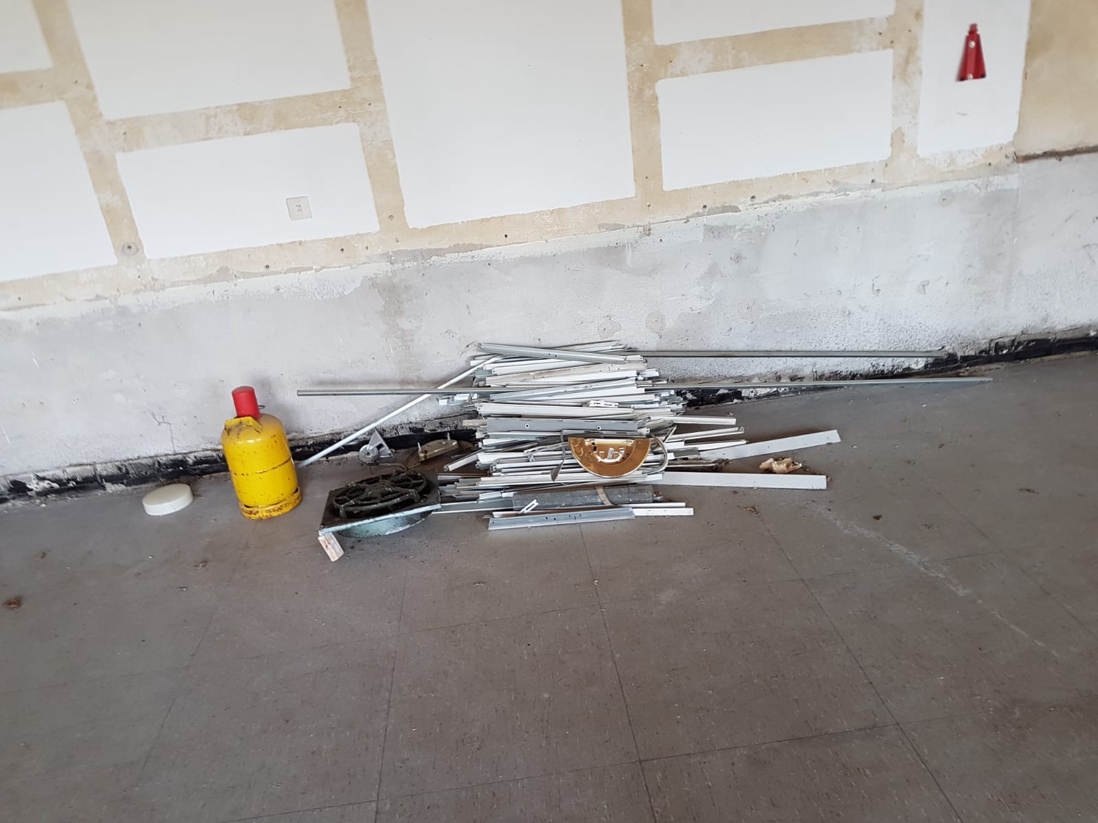 So-l-uft-die-Schrottabholung-in-Remscheid-ab