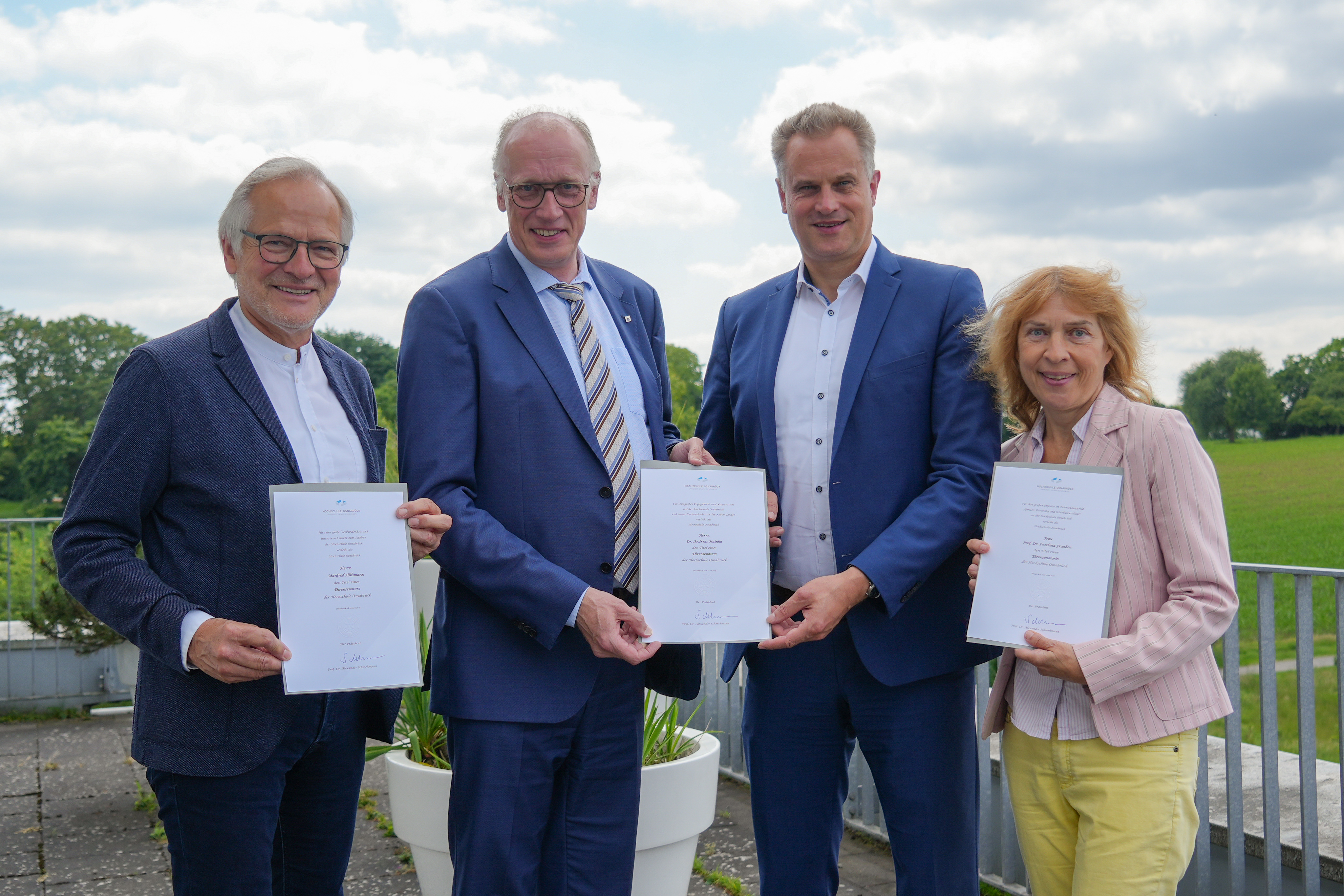 Professorin-Dr-Swetlana-Franken-Manfred-H-lsmann-und-Dr-Andreas-Mainka-zu-Ehrensenator-innen-der-Hochschule-Osnabr-ck-ernannt