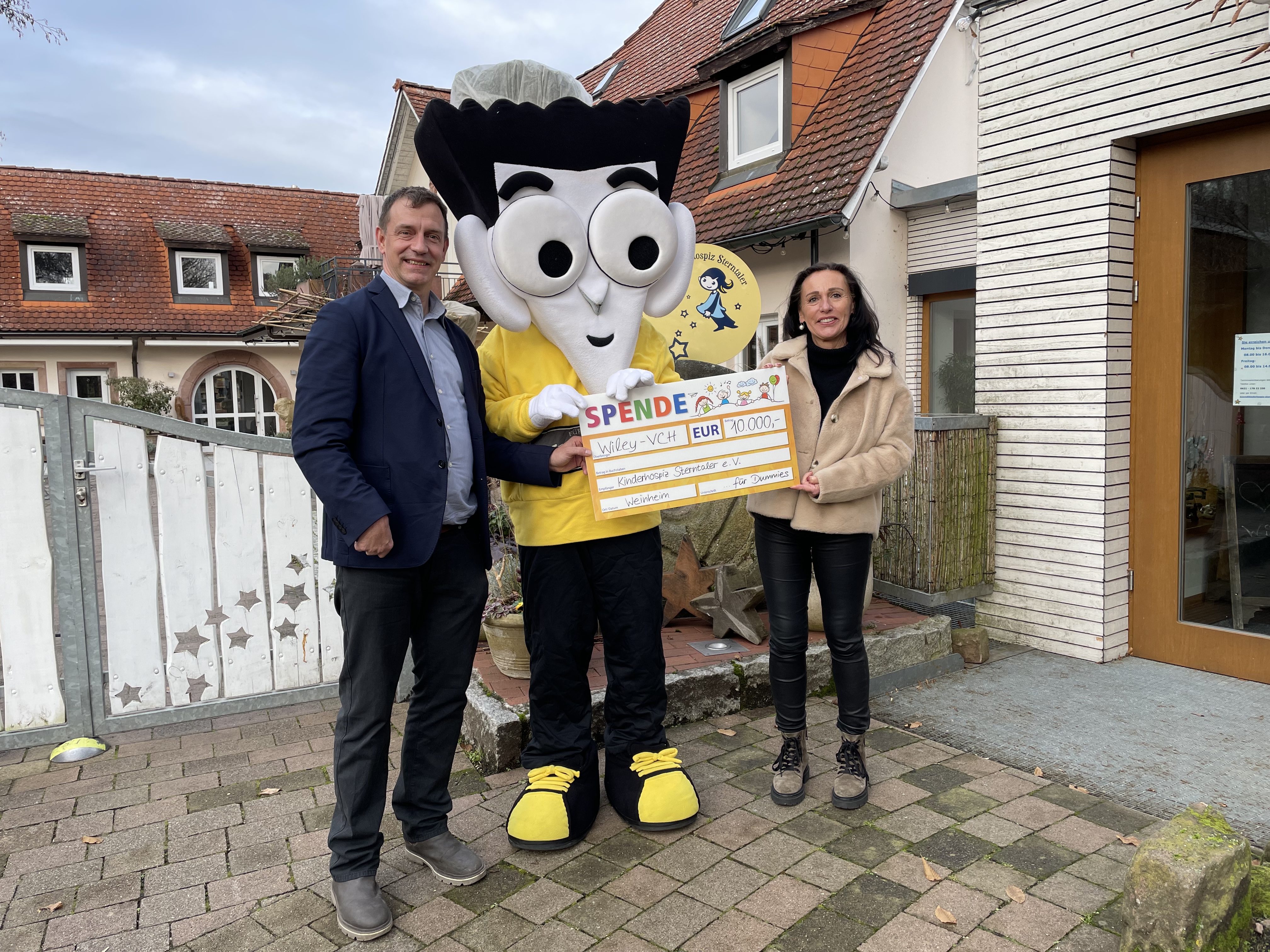 F-r-Dummies-Buchmesse-Einnahmen-unterst-tzen-Kinderhospiz-Sterntaler-mit-10-000-Euro