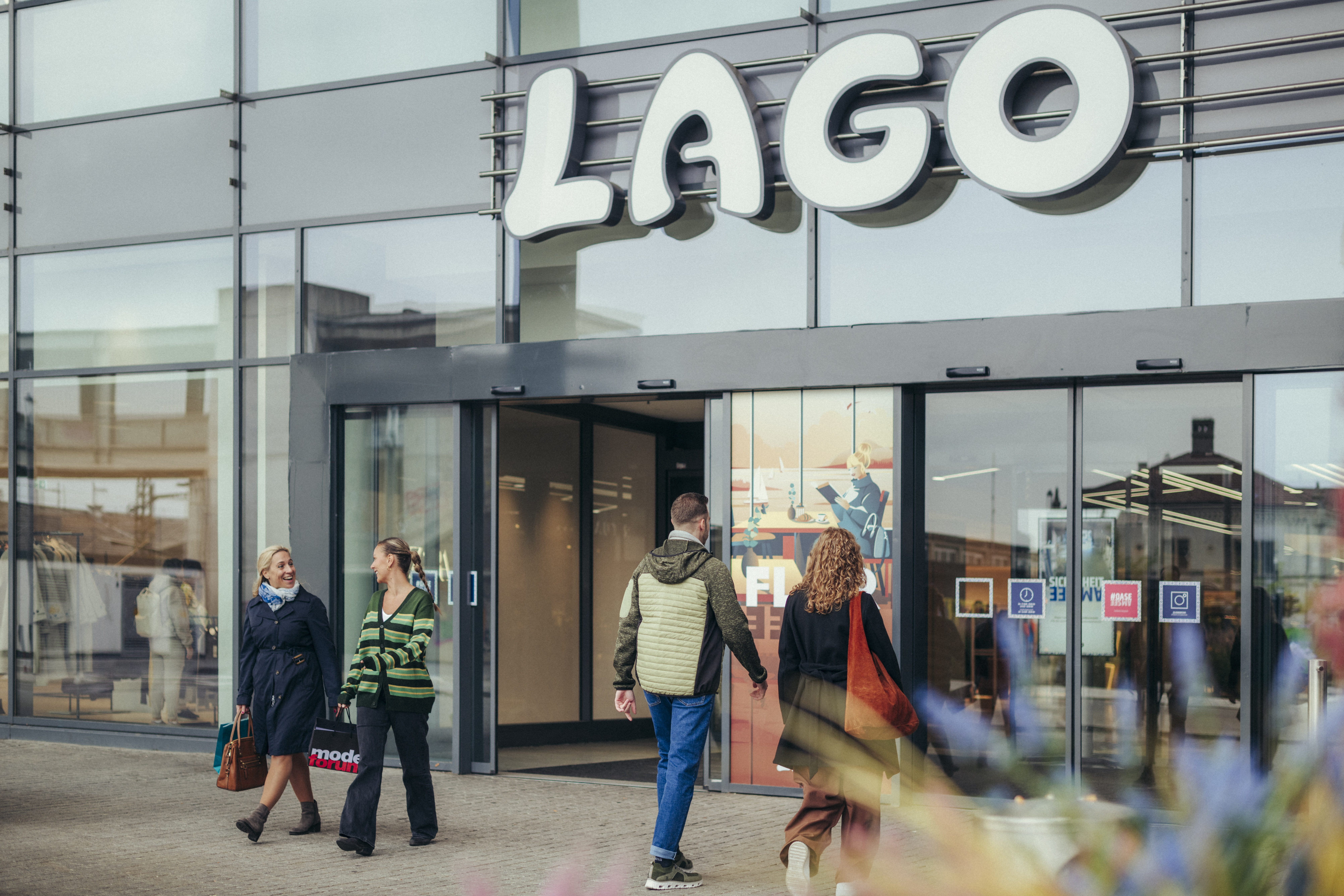 EinkaufsParadies-direkt-am-Bodensee-Shopping-mit-dem-Lieblingsmenschen-l-uft-noch-bis-31-M-rz-2026