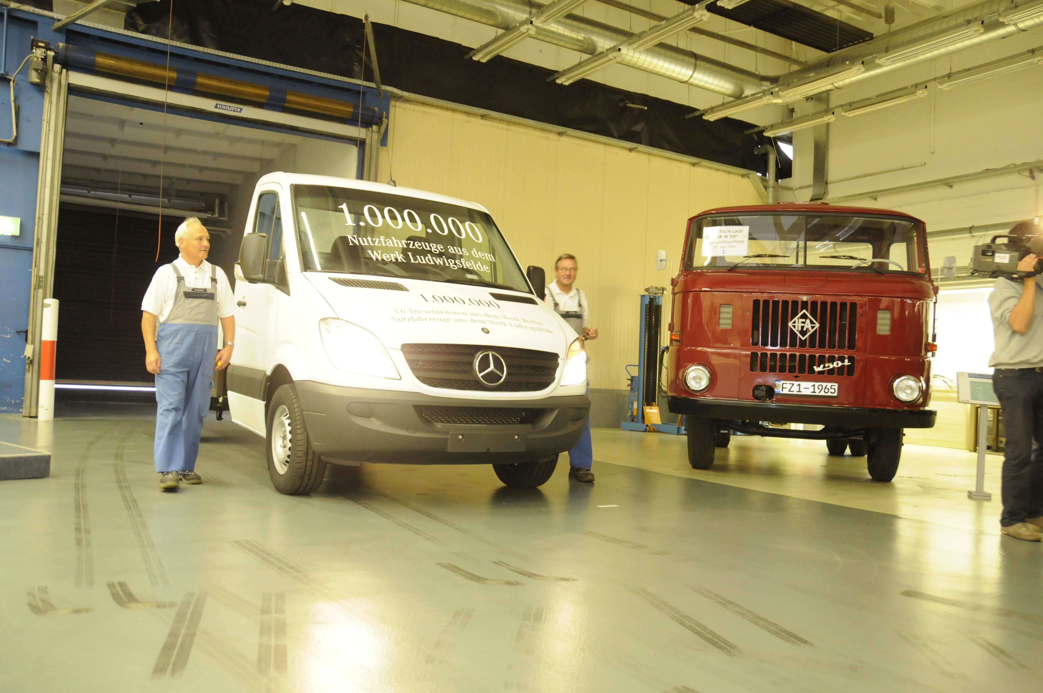 Jubilaum Im Mercedes Benz Werk Ludwigsfelde Vor 20 Jahren Rollte Der Erste Lkw Mit Stern Vom Band Daimler Ag Pressemitteilung Lifepr