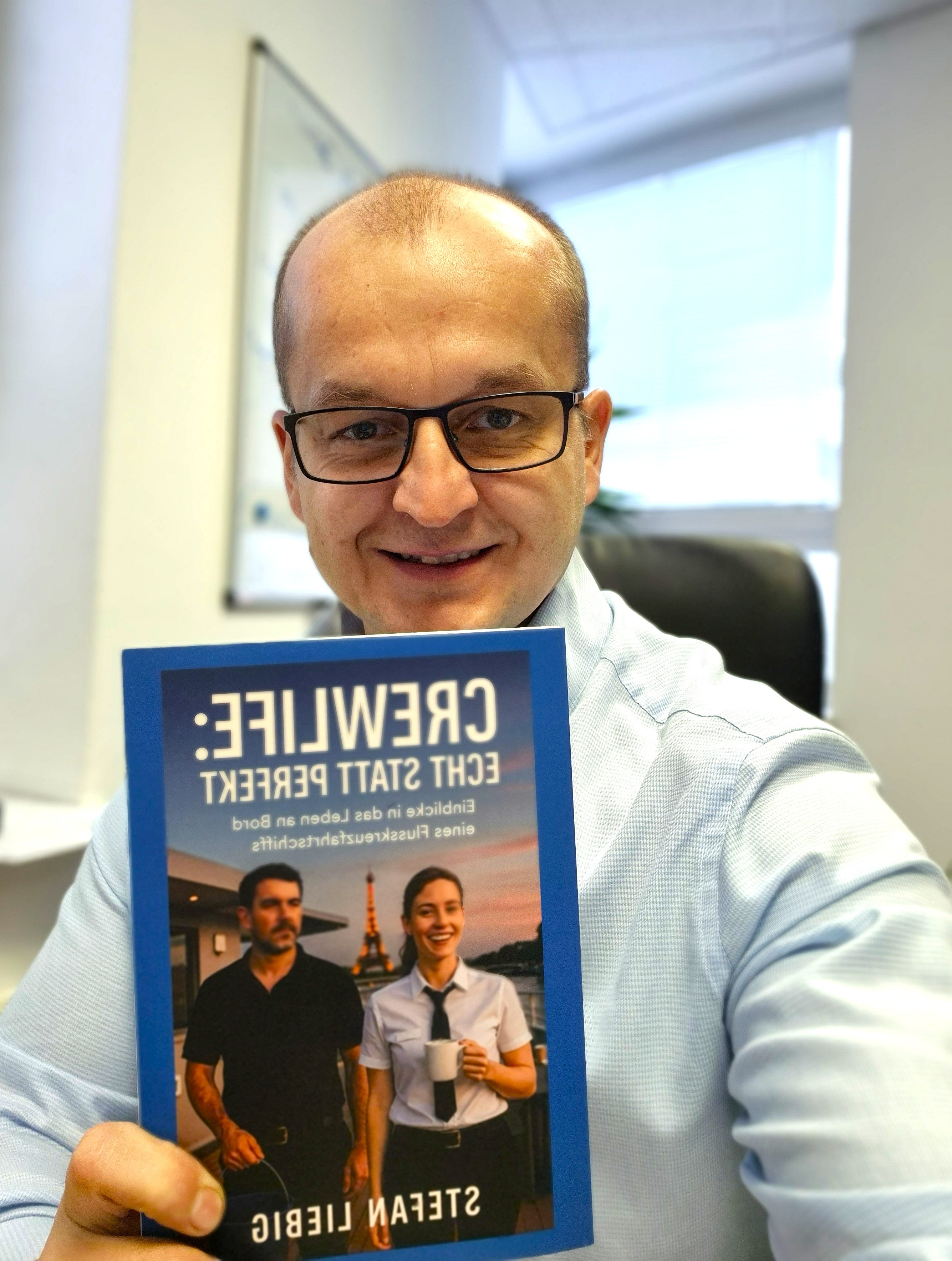 Neues-Buch-CREWLIFE-Echt-statt-perfekt-gibt-ehrliche-Einblicke-in-das-Arbeiten-auf-Flusskreuzfahrtschiffen