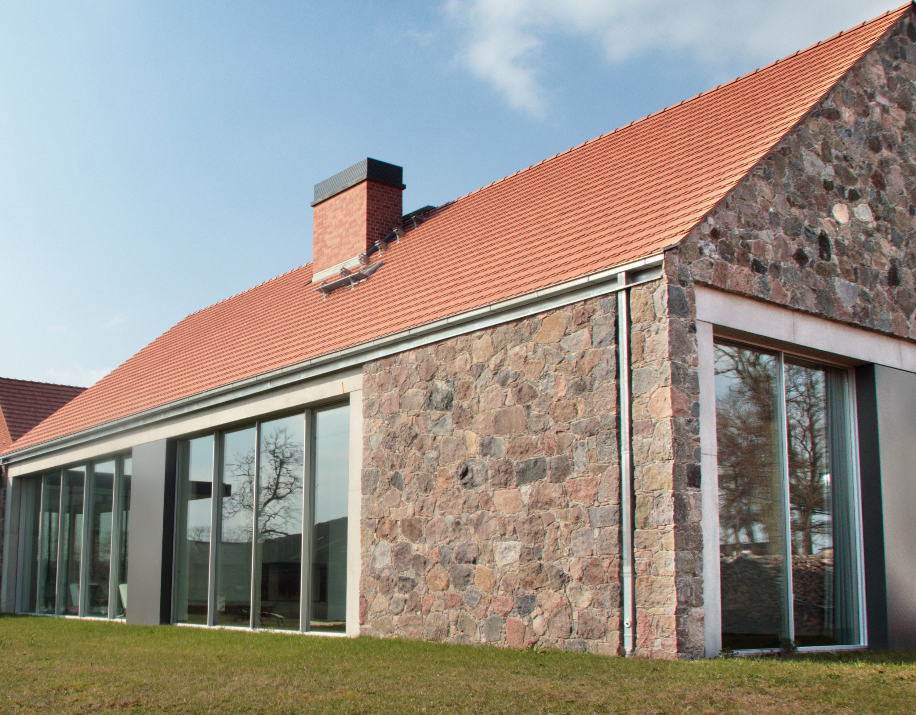 Originelle Fassade statt monotoner Hauswände, Wüstenrot