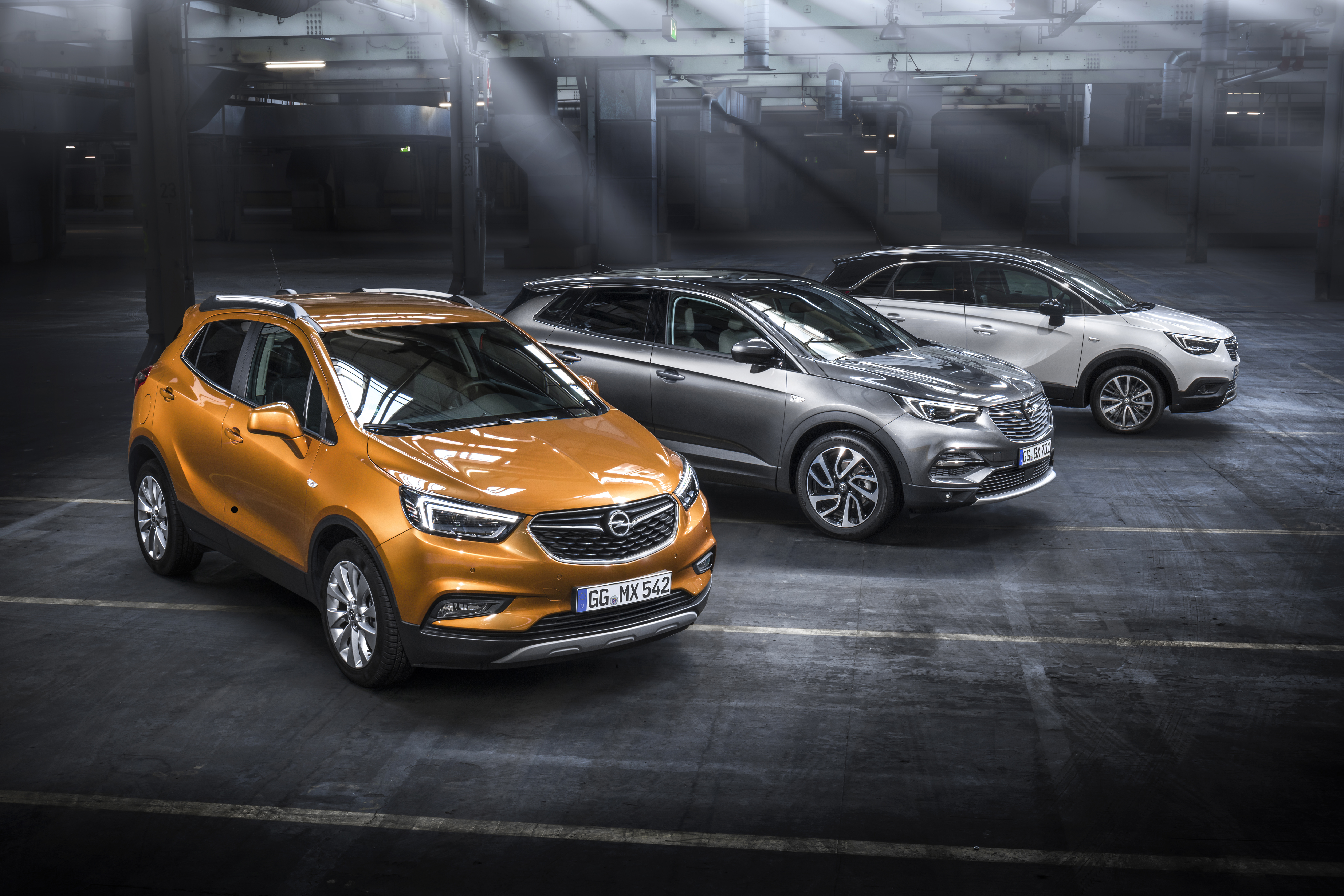 Машина троим. Opel Mokka. Opel Mokka фото. Модели автомобилей PSA группы. 4k images Opel.