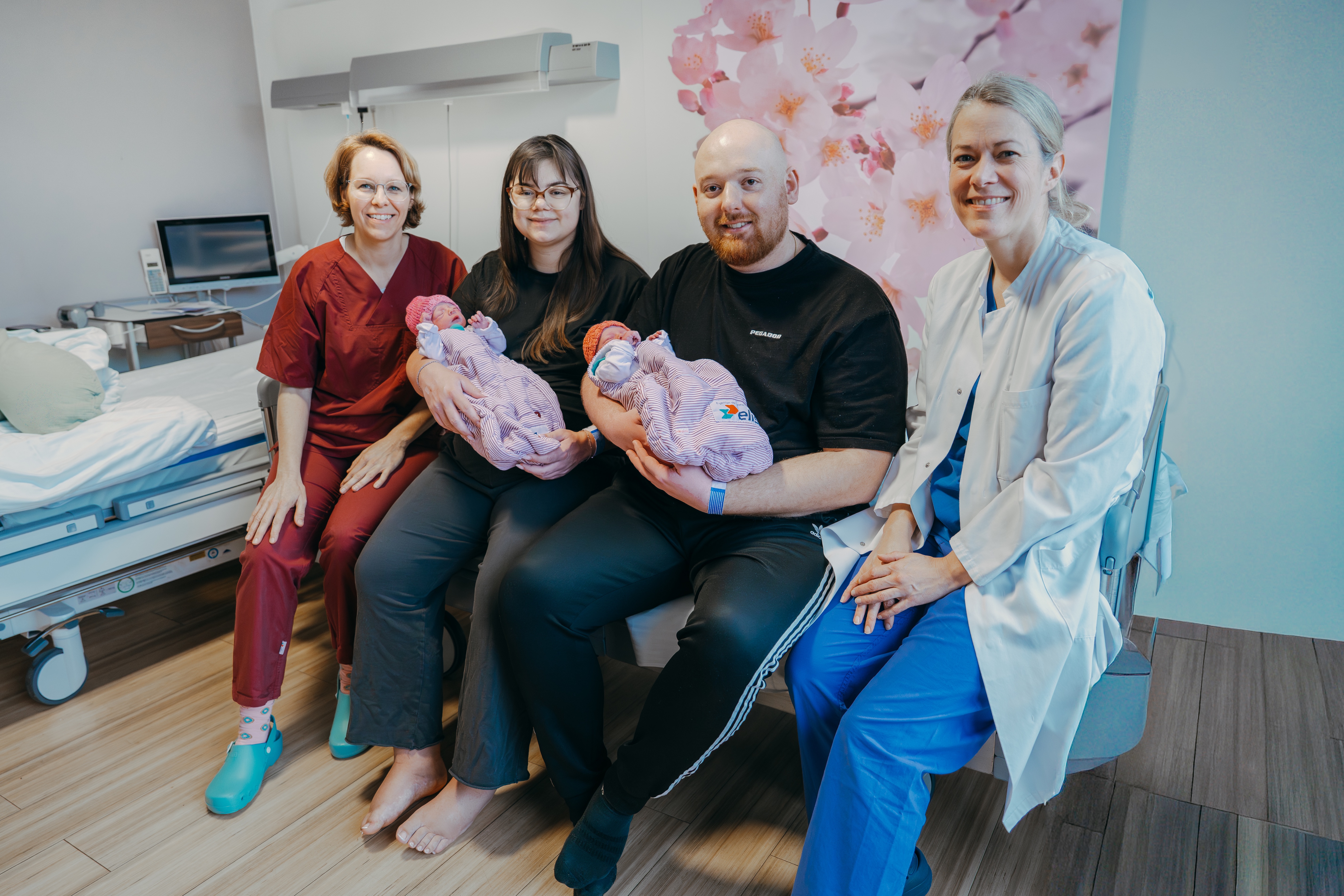 Doppeltes-Gl-ck-zum-Jahresauftakt-Pia-und-Hannah-sind-die-ersten-Gladbacher-Neujahrsbabys-2026