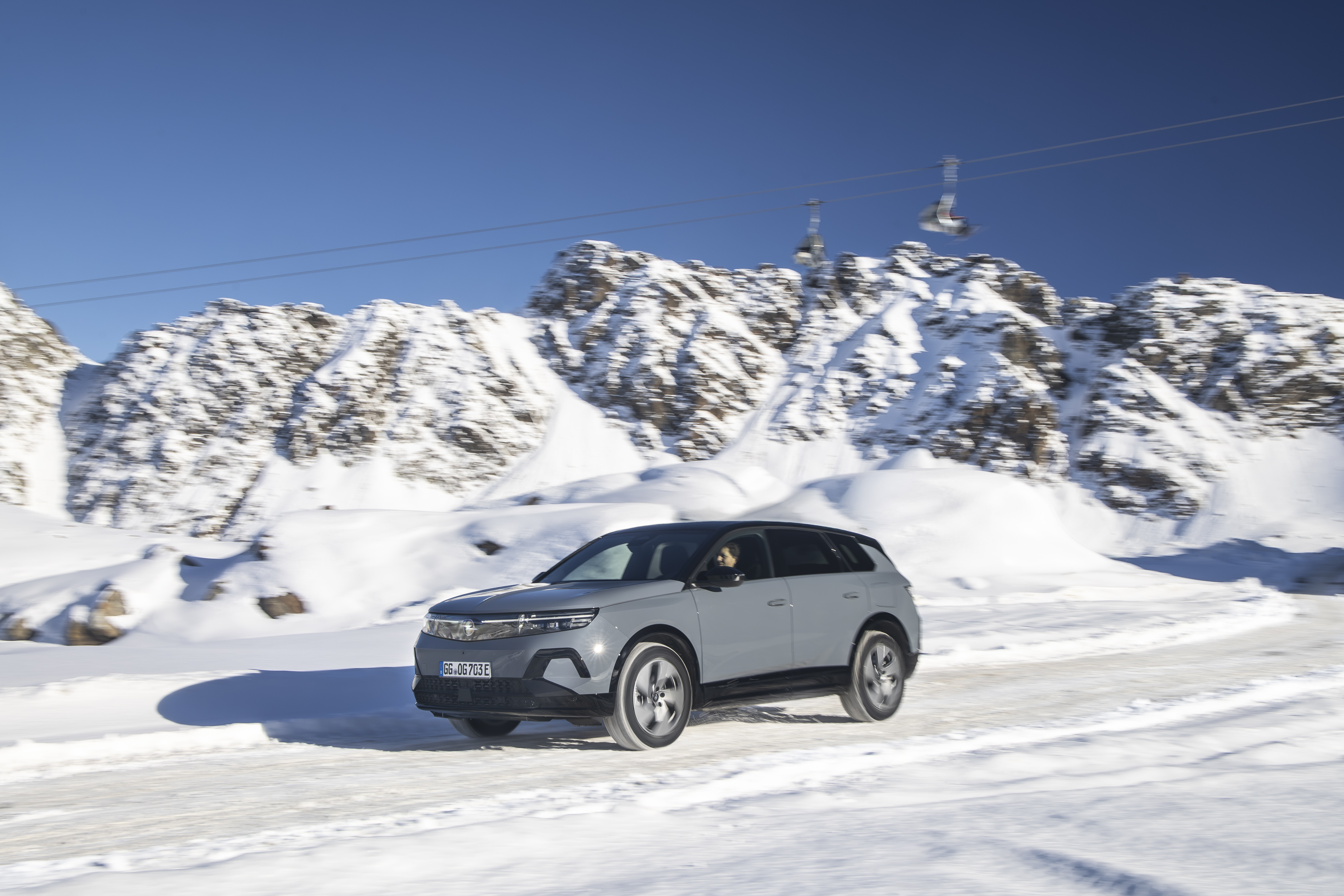 Opel-Grandland-Electric-AWD-Winter-Driving-Pleasure-with-Electric-All-Wheel-Drive