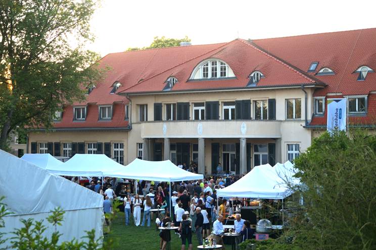 Jahrhundertsommerfest-auf-der-Marienh-he-in-Darmstadt