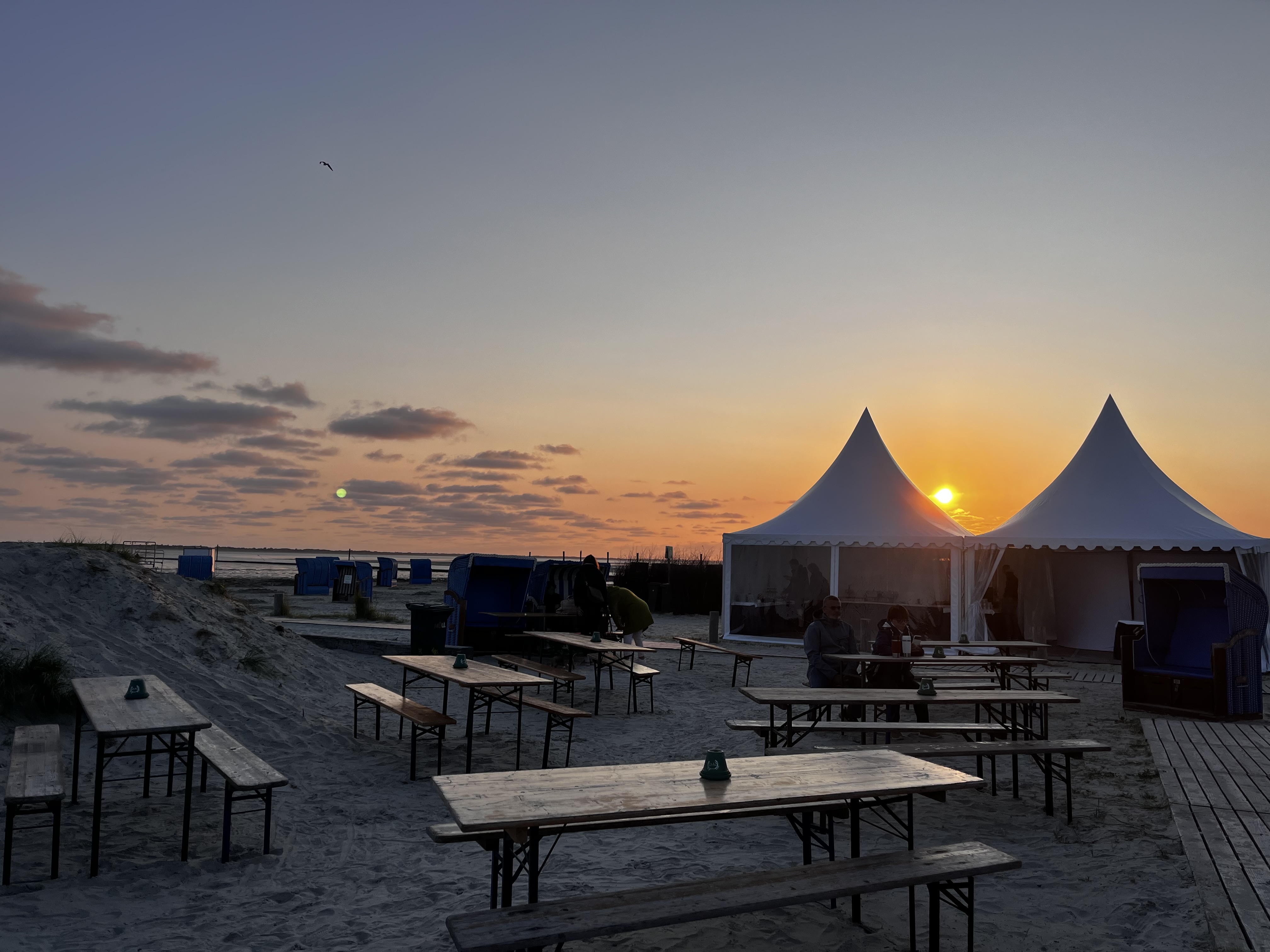 Strandfr-hst-ck-in-Ne-mersiel-mit-Musik-und-Programm