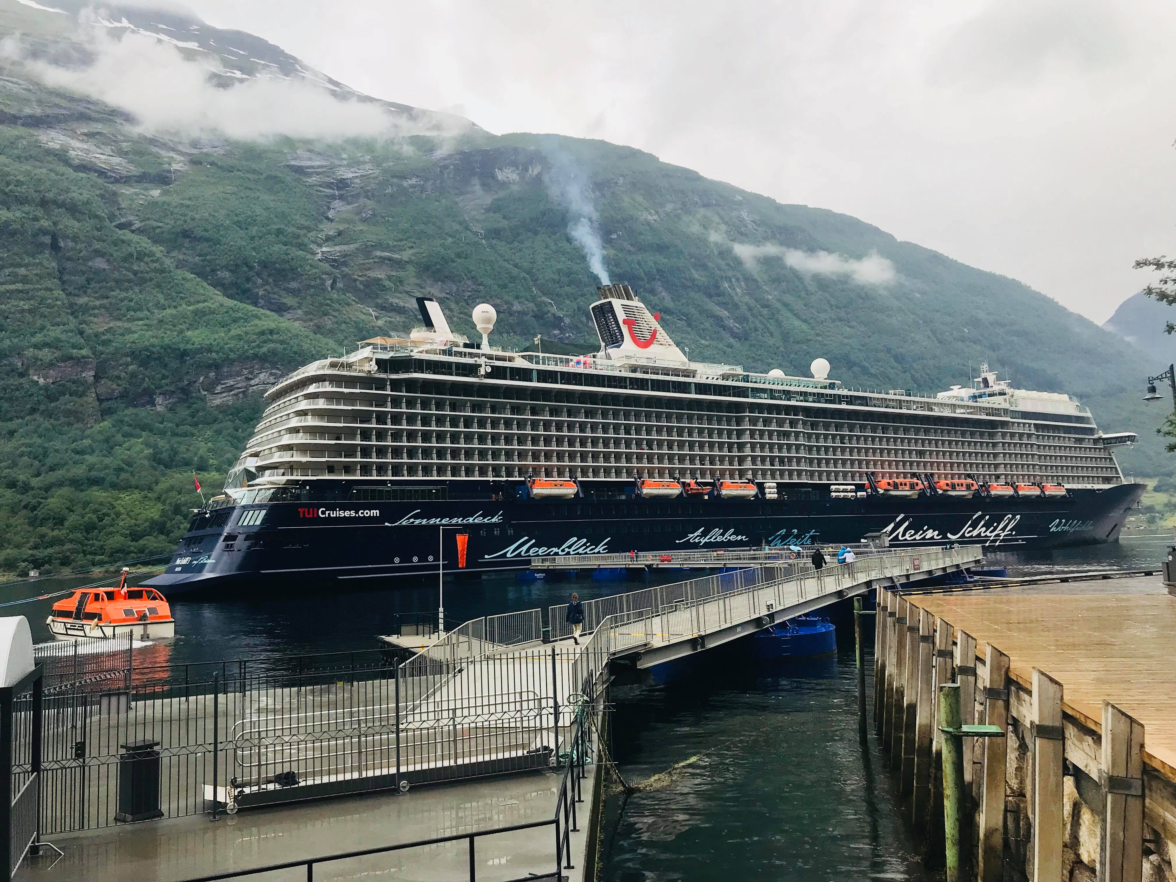 Assistant Housekeeper (w/m/d) Dein Abenteuer an Bord moderner Kreuzfahrtschiffe (Vollzeit, in