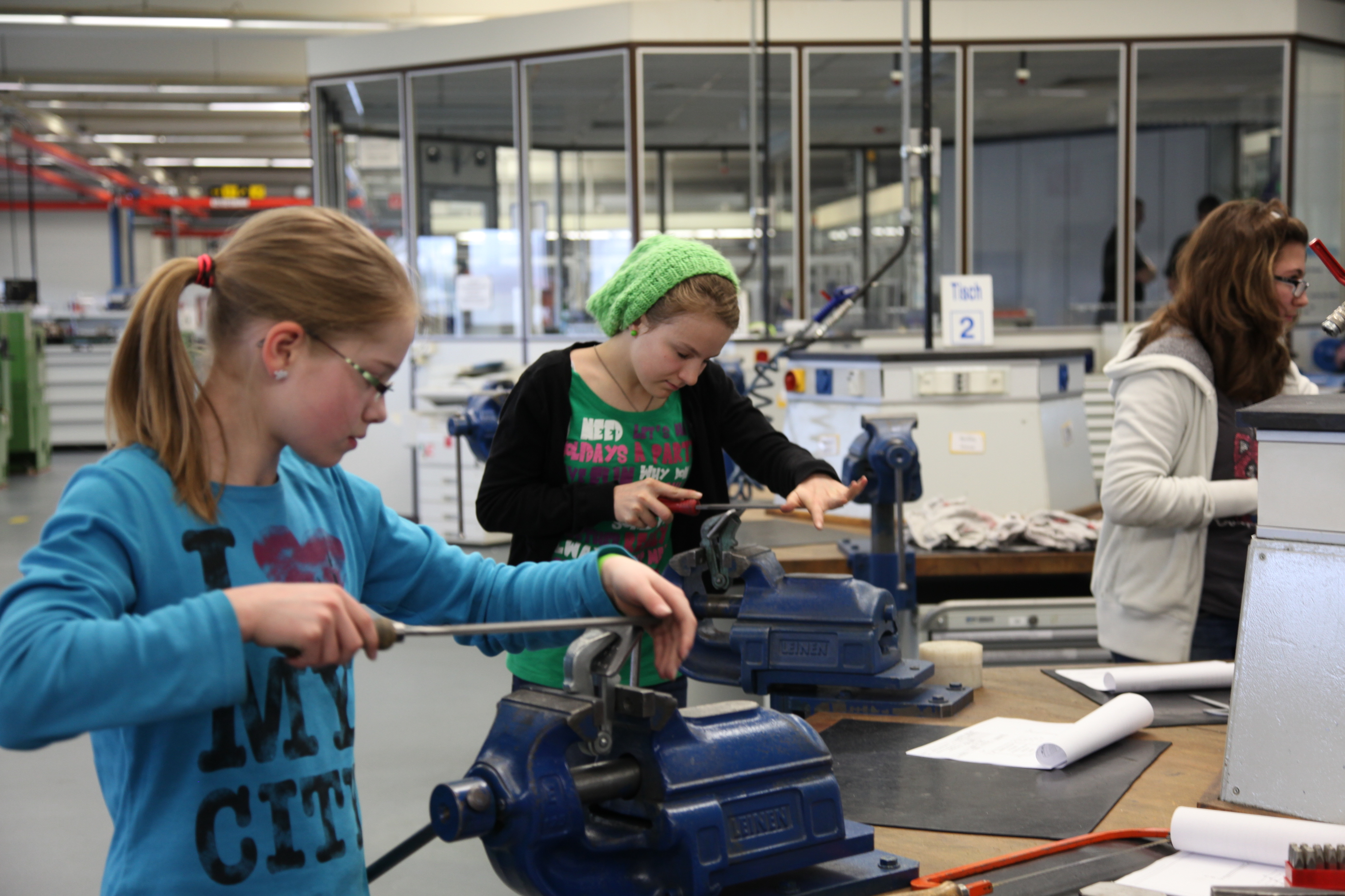 Girls Day Im Mercedes Benz Werk Kassel Daimler Ag Pressemitteilung Lifepr
