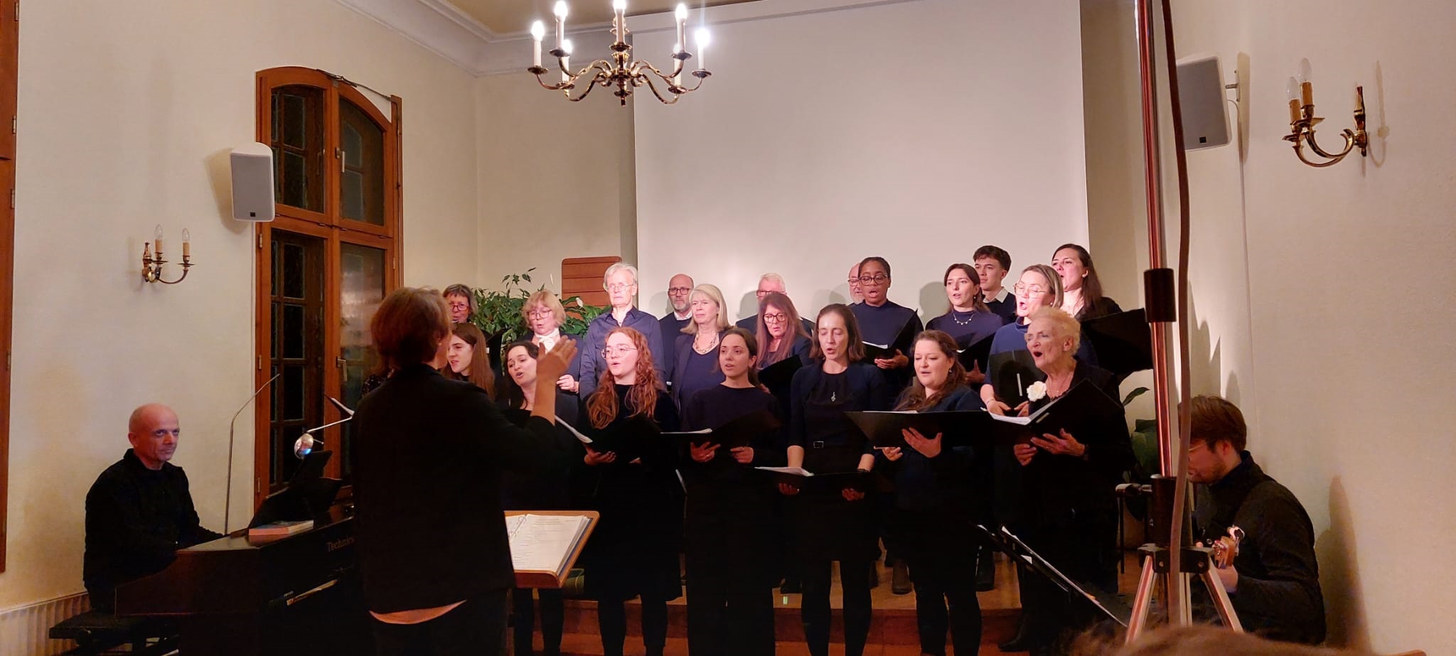 Adventgemeinde-Neum-nster-beteiligte-sich-mit-Musik-und-Bilderpr-sentation-an-Nacht-der-Kirchen