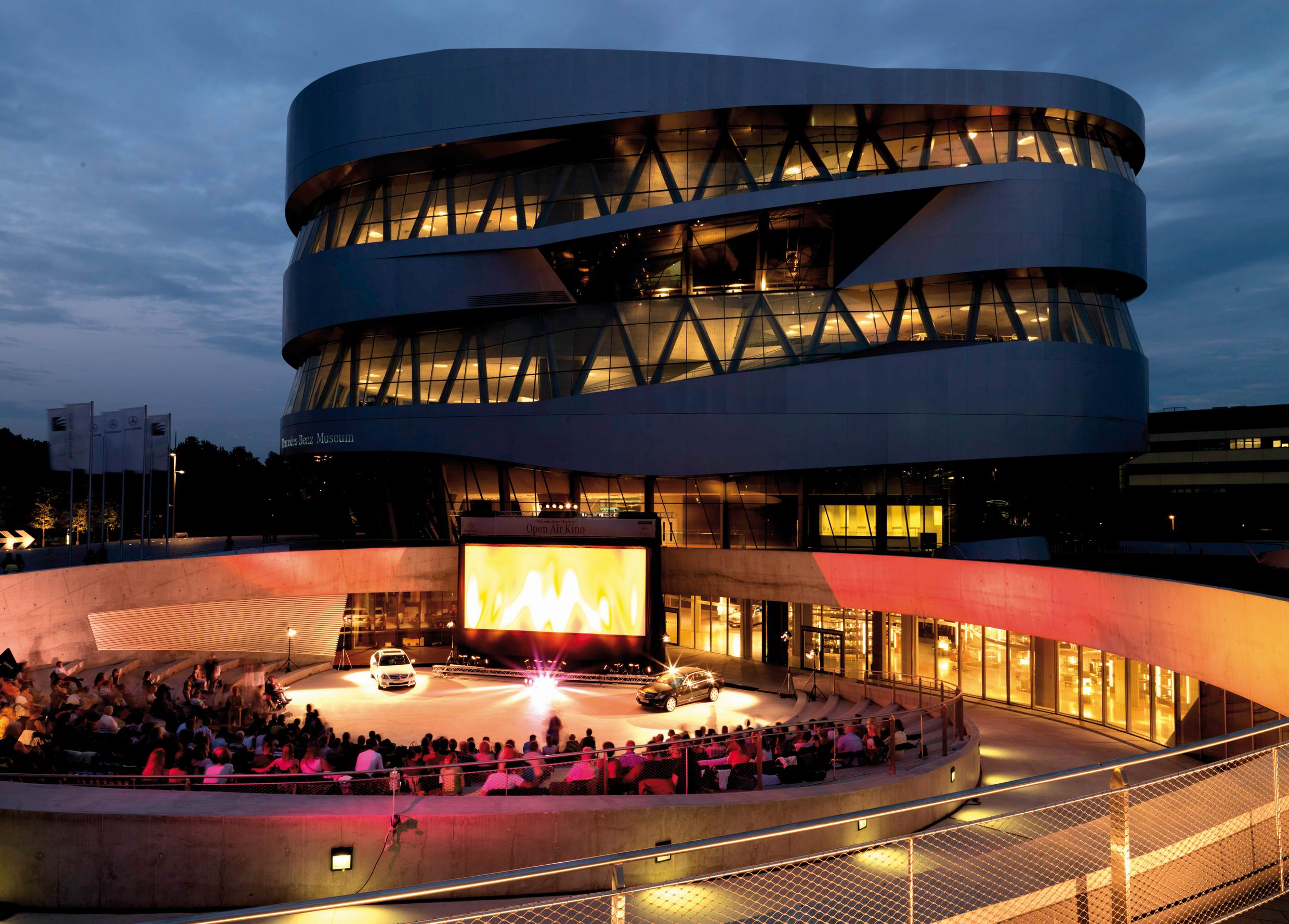 2 Auflage Des Open Air Kinos In Der Arena Des Mercedes Benz Museums Daimler Ag Pressemitteilung Lifepr