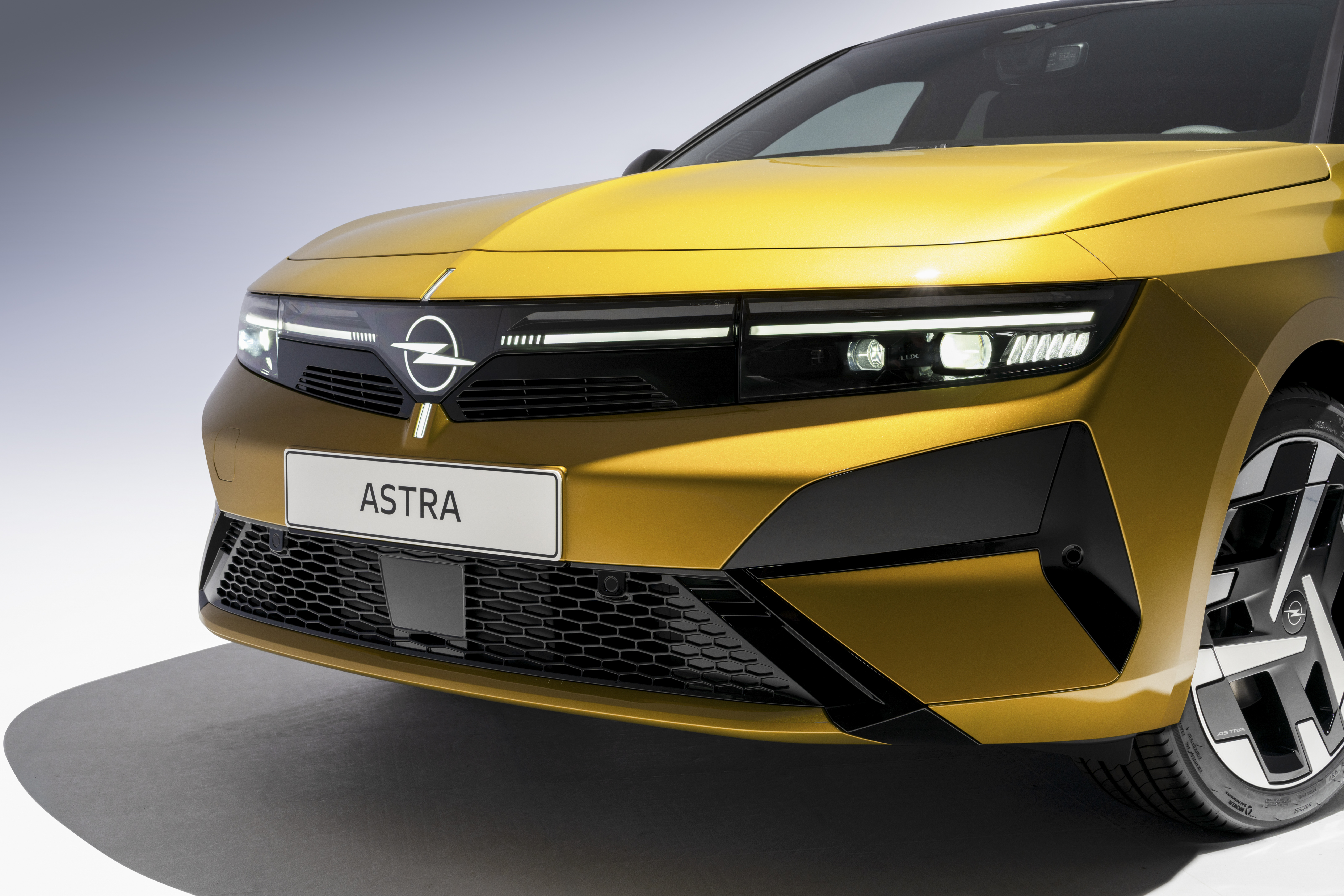Segment-Leading-The-Adaptive-Intelli-Lux-HD-Light-in-the-New-Opel-Astra