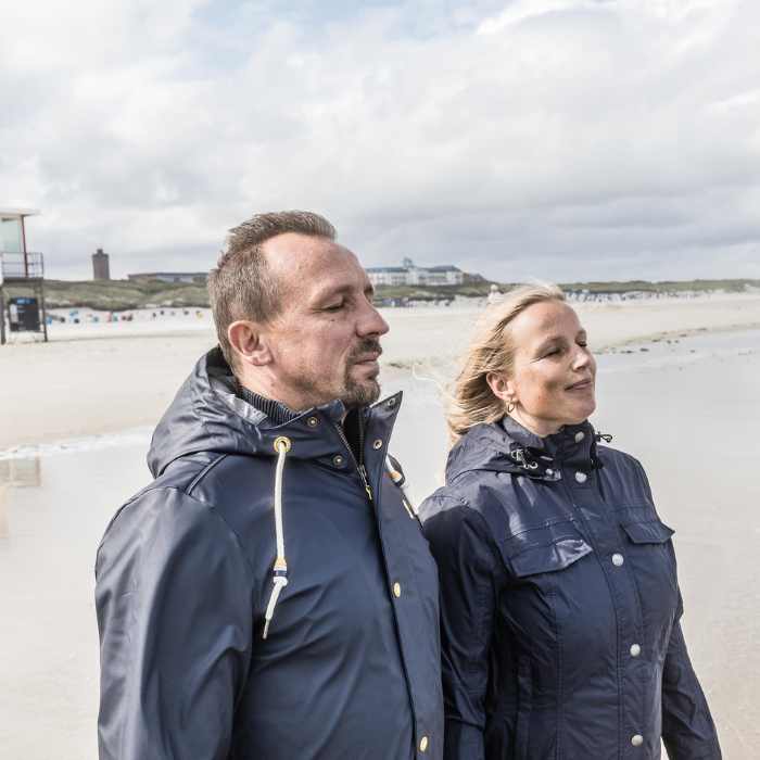 Juist-Erst-der-Kopf-dann-die-Zehenspitzen-Vom-Bad-in-der-kalten-Nordsee