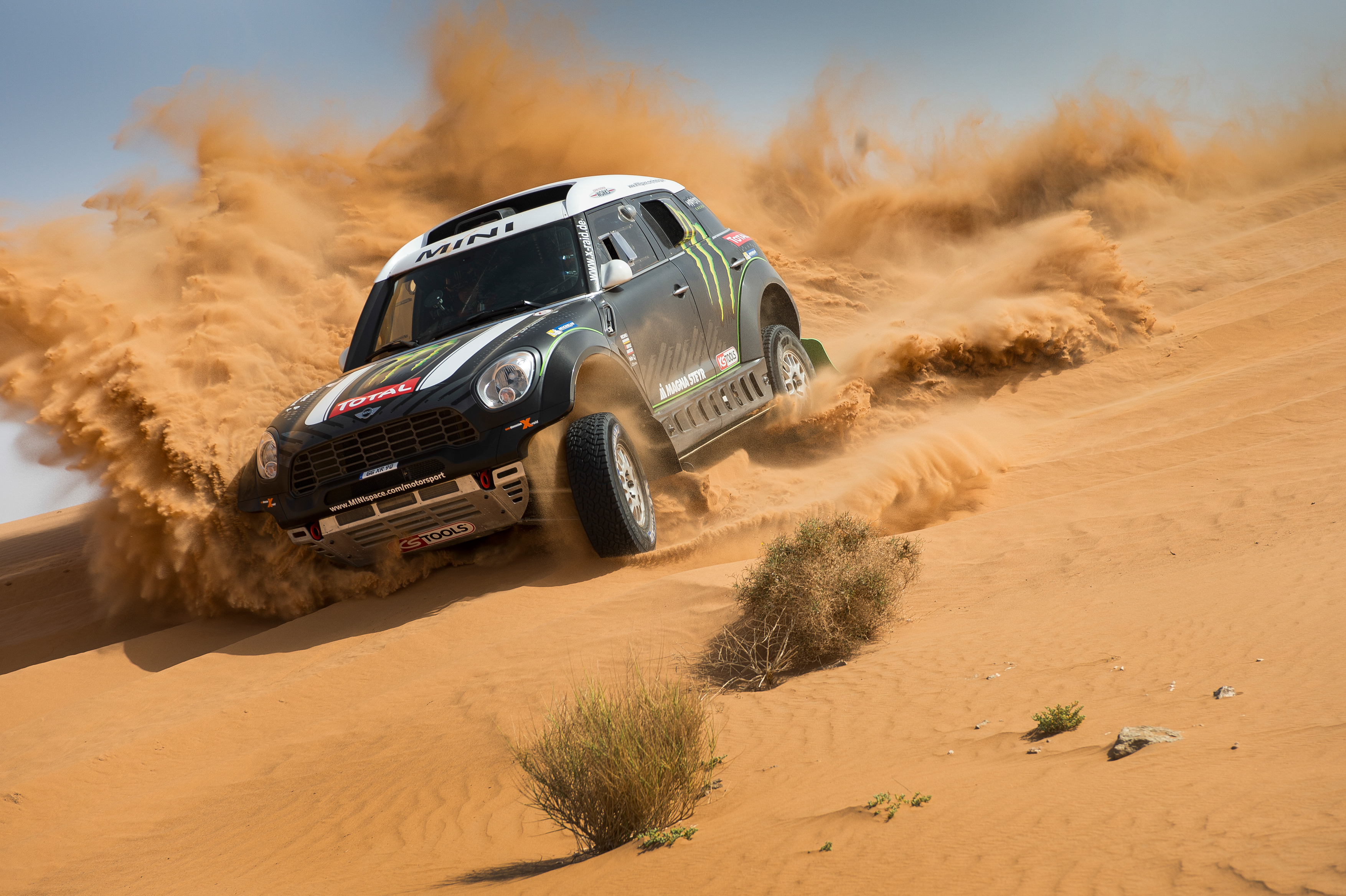 Desert rally. Париж Дакар мини Купер. Раллийные машины Дакар. Mini Cooper Rally Dakar. Ралли Дакар внедорожники.