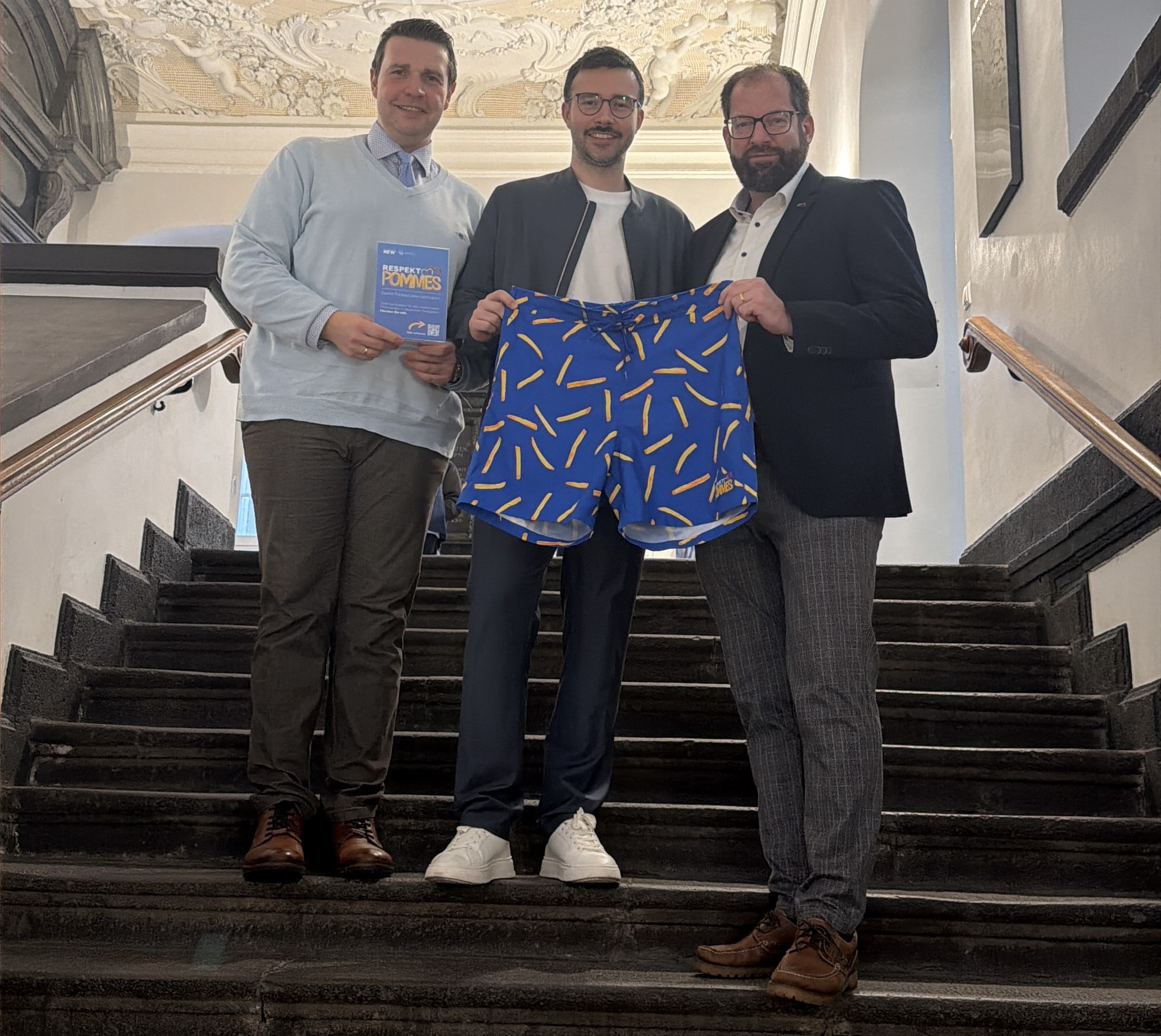 -RespektPommes-macht-bundesweit-Wellen-NEW-bergibt-an-die-DGfdB