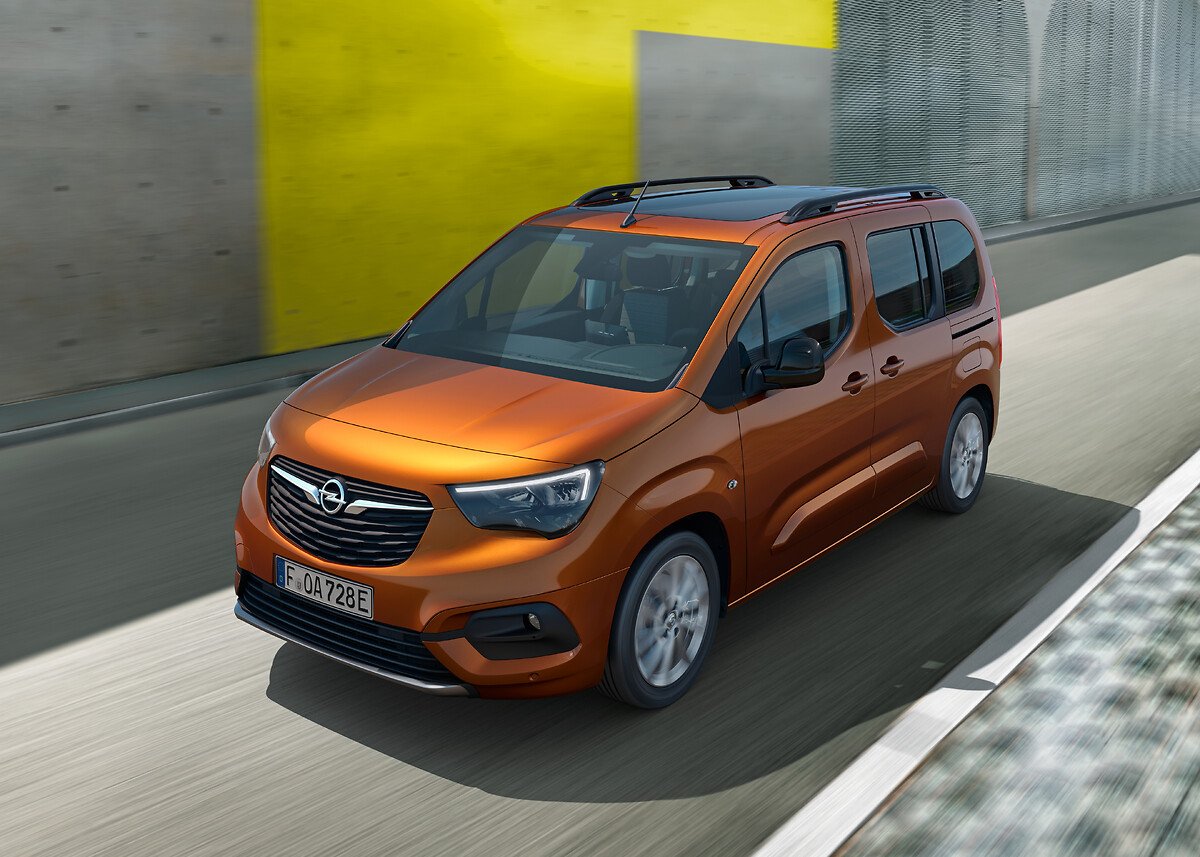 2024 Opel Crossland EV Spied Sending Strong Citroen Vibes