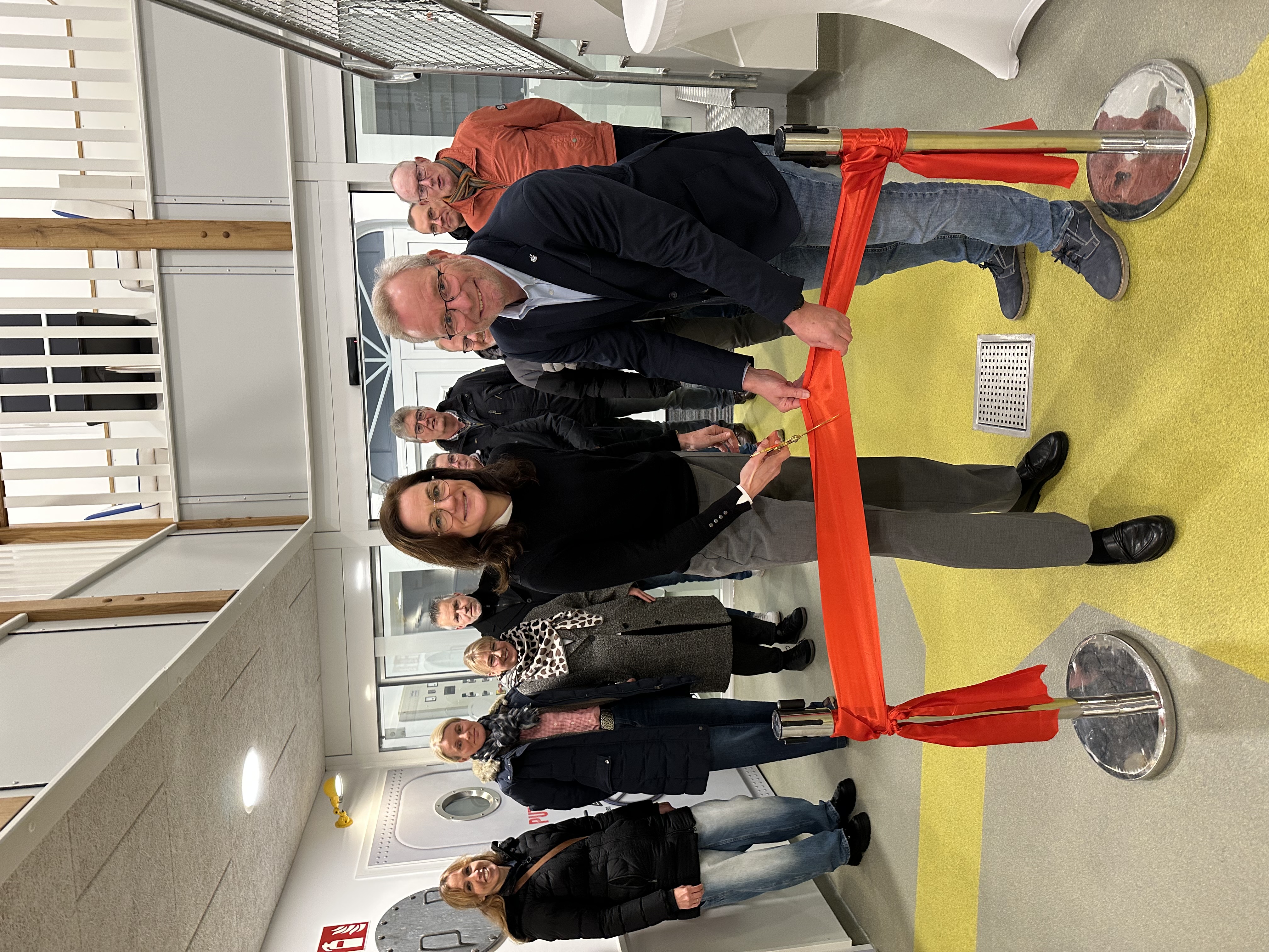 Neuharlingersiel-Er-ffnung-des-Sanit-rgeb-udes-Kapit-nshus-am-Nordsee-Campingplatz-Neuharlingersiel