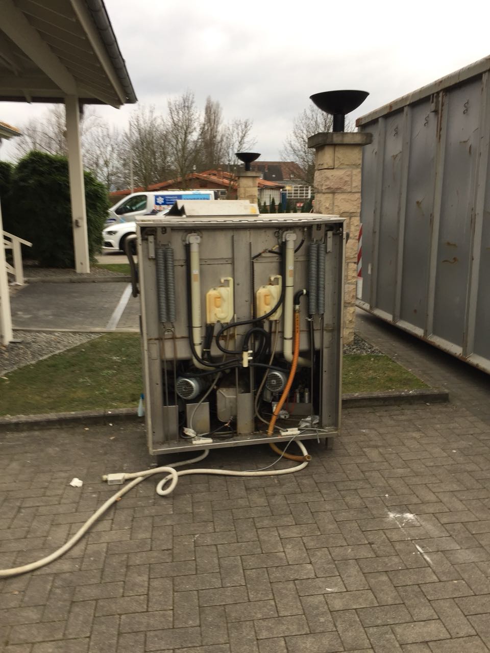 Ihre-erste-Adresse-f-r-professionelle-Autoentsorgung-in-Br-hl