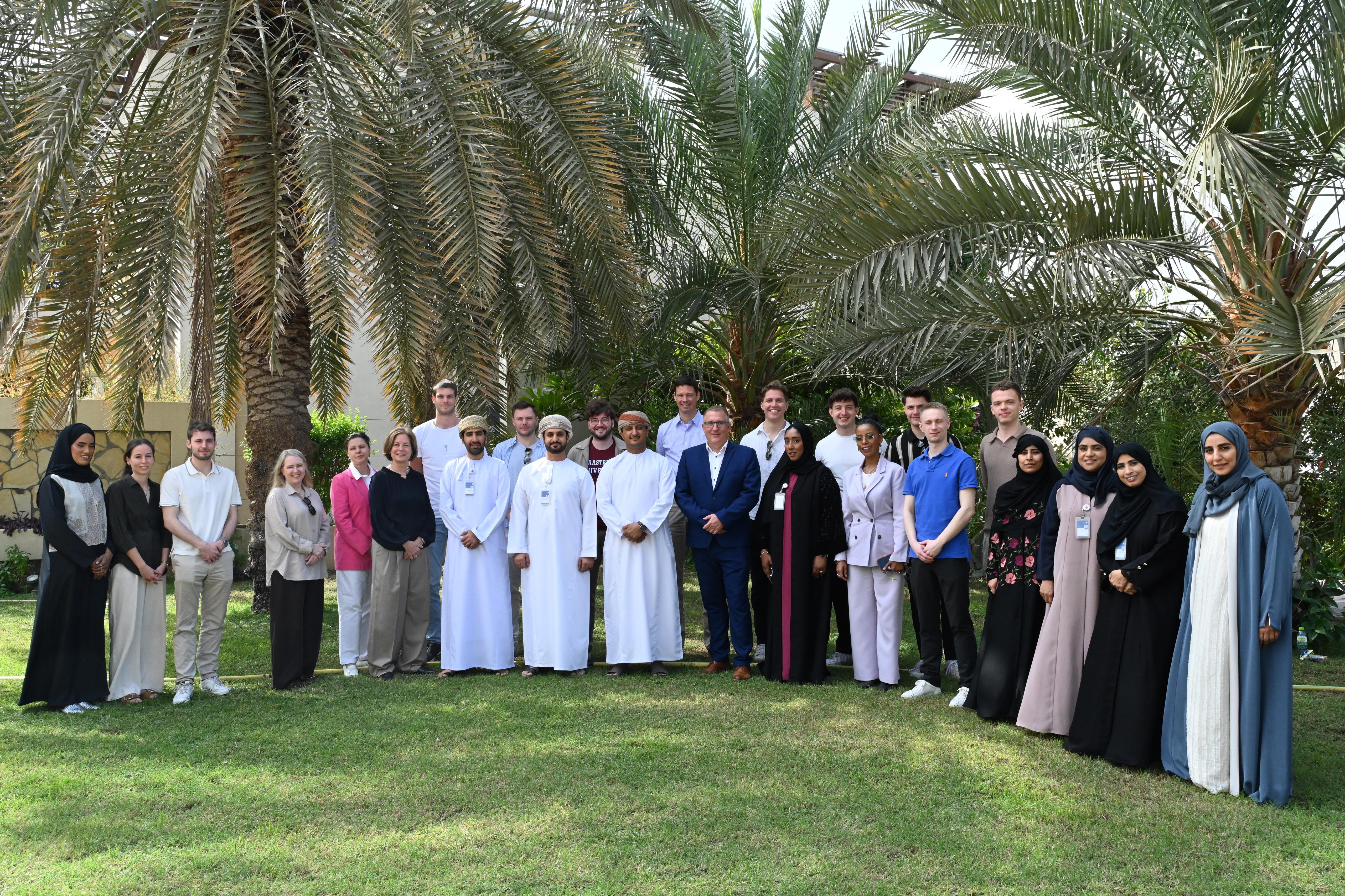 MBA-Studierende-der-Hochschule-Weserbergland-auf-Exkursion-im-Oman