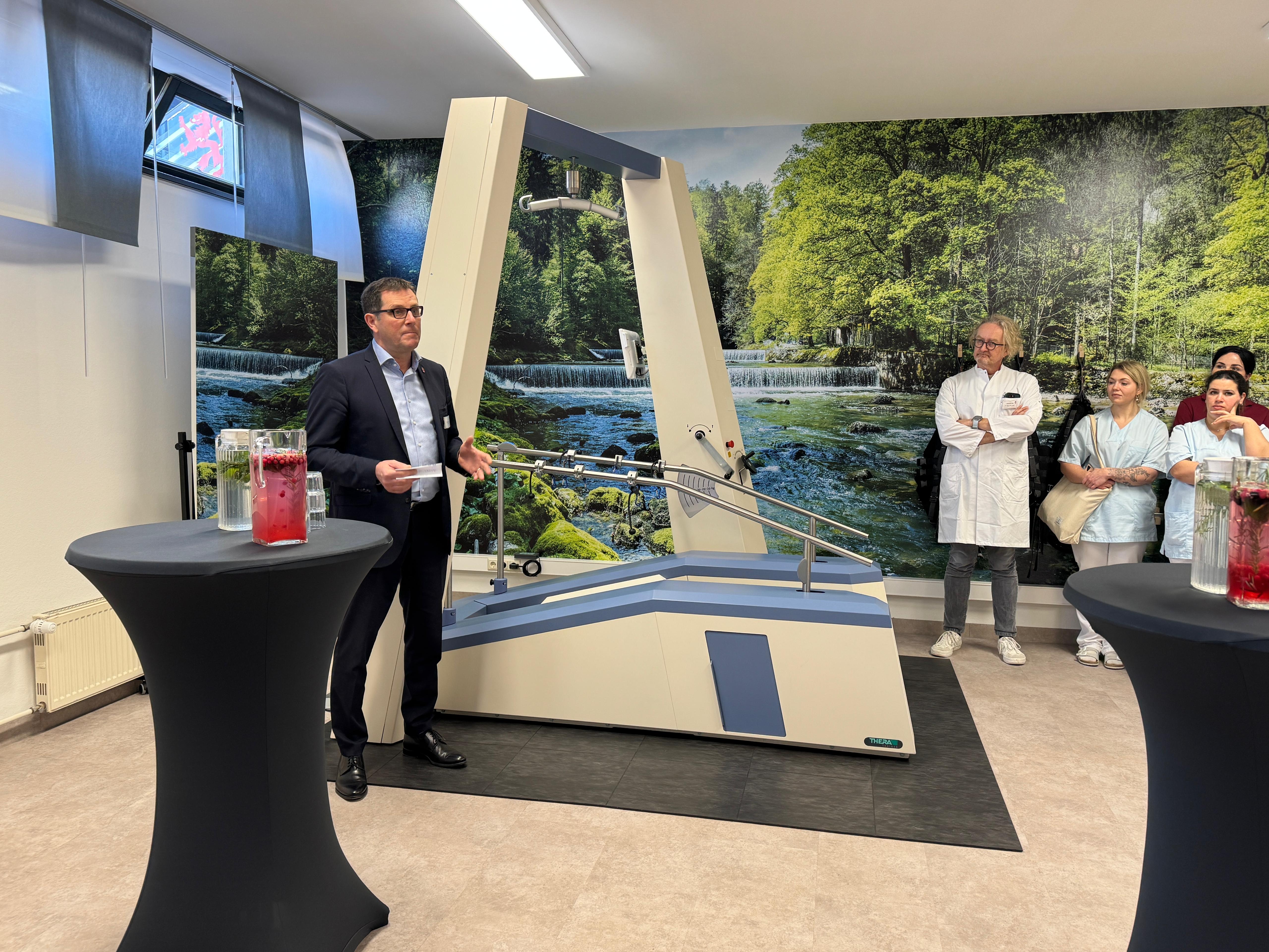 Robotikgest-tzte-Gangtherapie-Eine-weitere-Lyra-st-rkt-neurologische-Fr-hrehabilitation-im-Passauer-Wolf-Reha-Zentrum-Bad-Griesbach