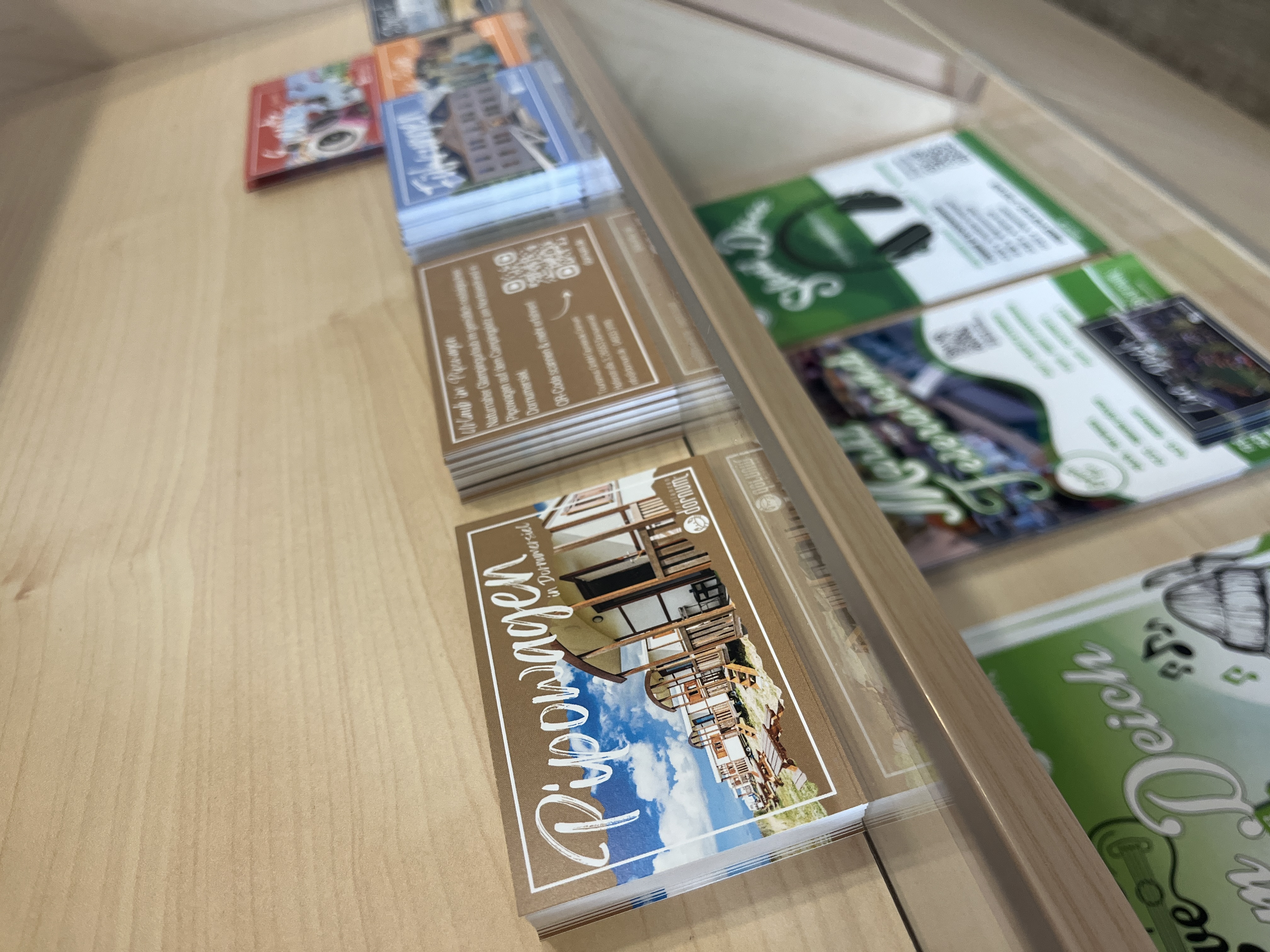 Weniger-Papier-mehr-berblick-Dornum-ersetzt-Flyer-durch-digitale-Visitenkarten