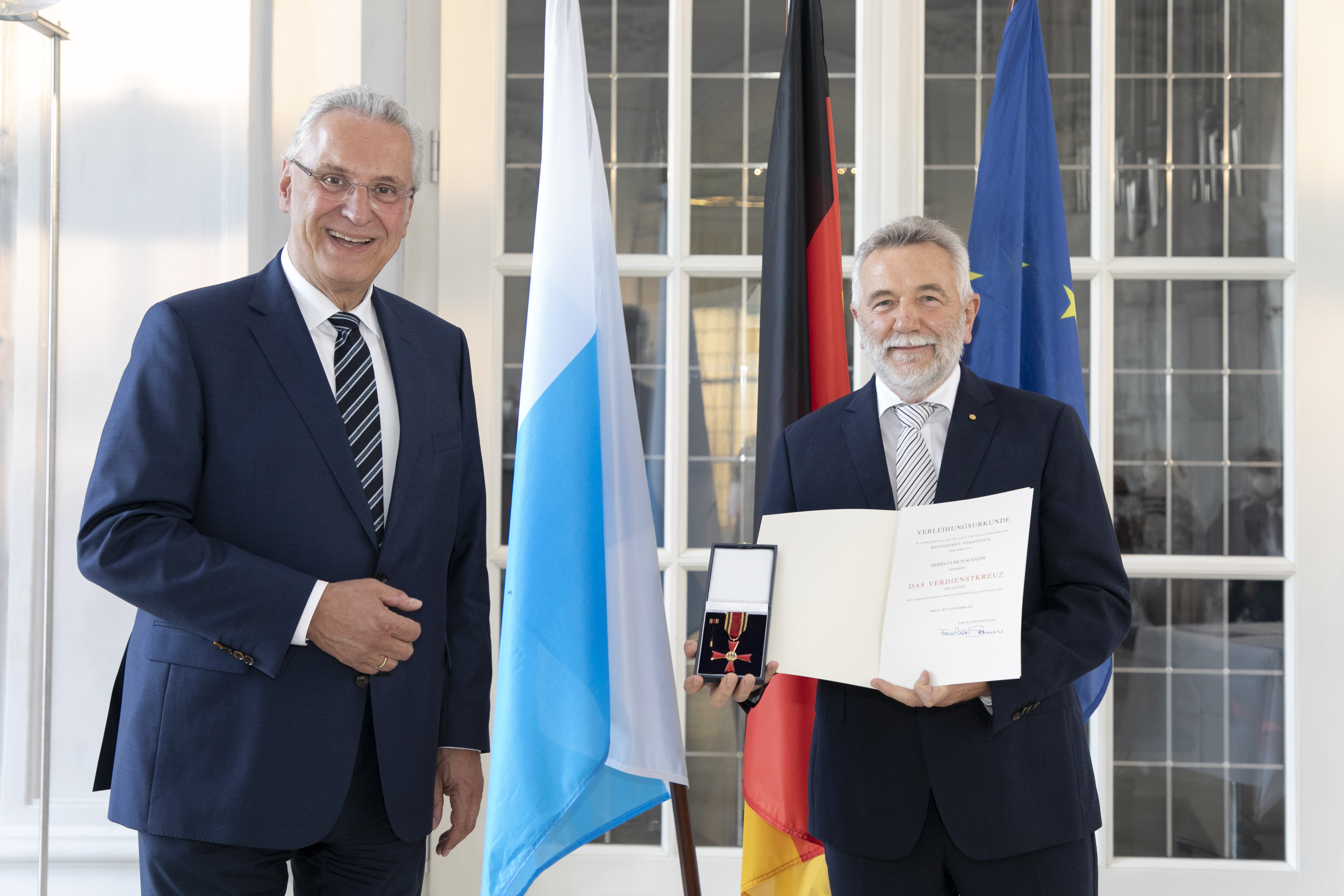 Ulrich Schäfer mit Bundesverdienstkreuz Verband Garten