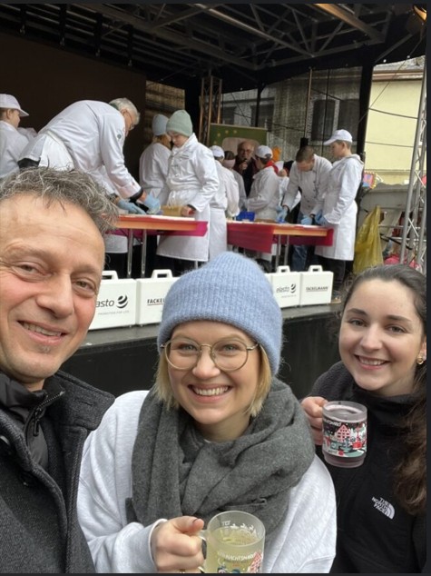 Minik-che-Mosel-verzaubern-den-Weihnachtsmarkt