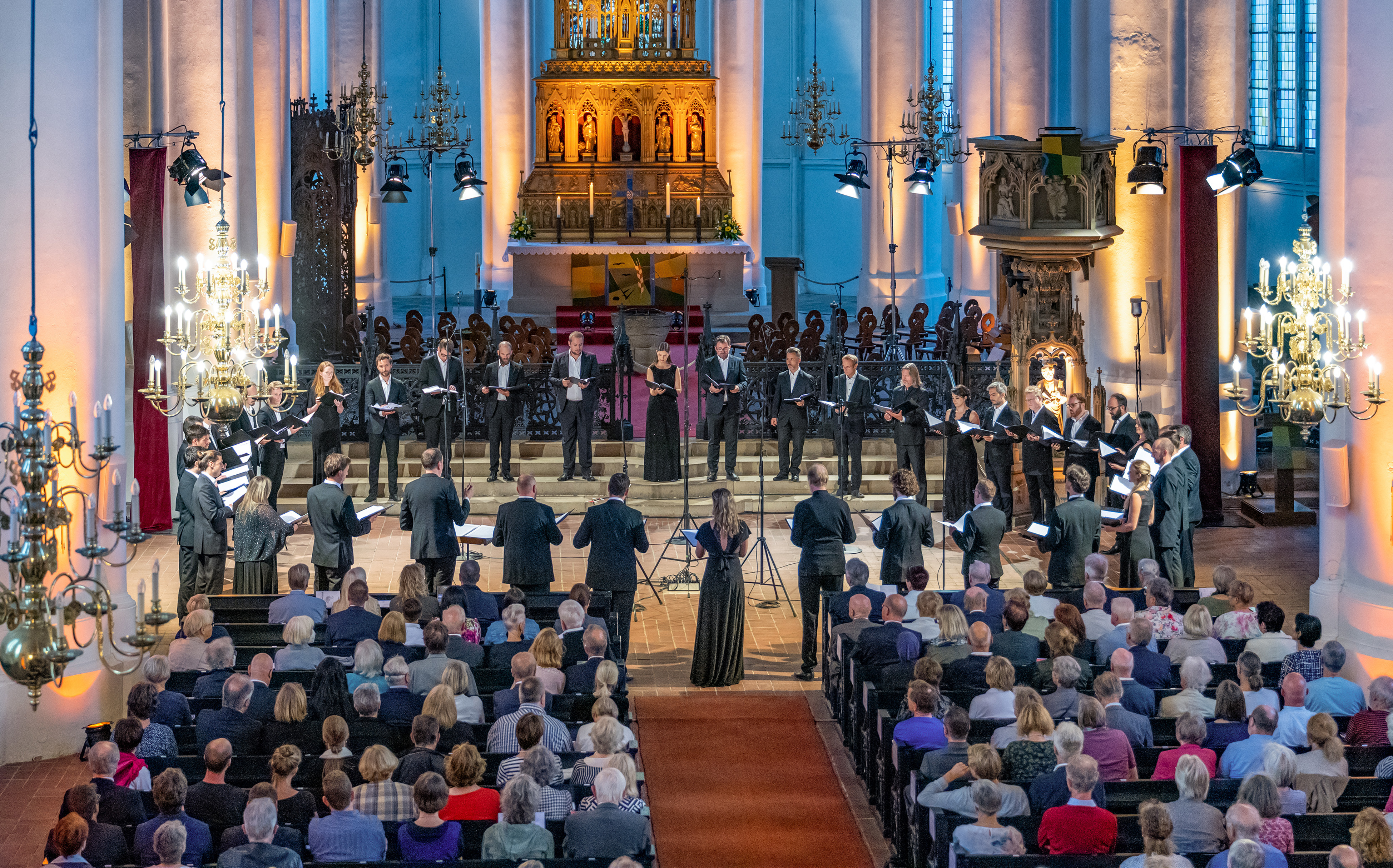 Chorges-nge-der-Renaissance-bei-Kerzenschein-mit-Lionel-Meunier-und-Vox-Luminis