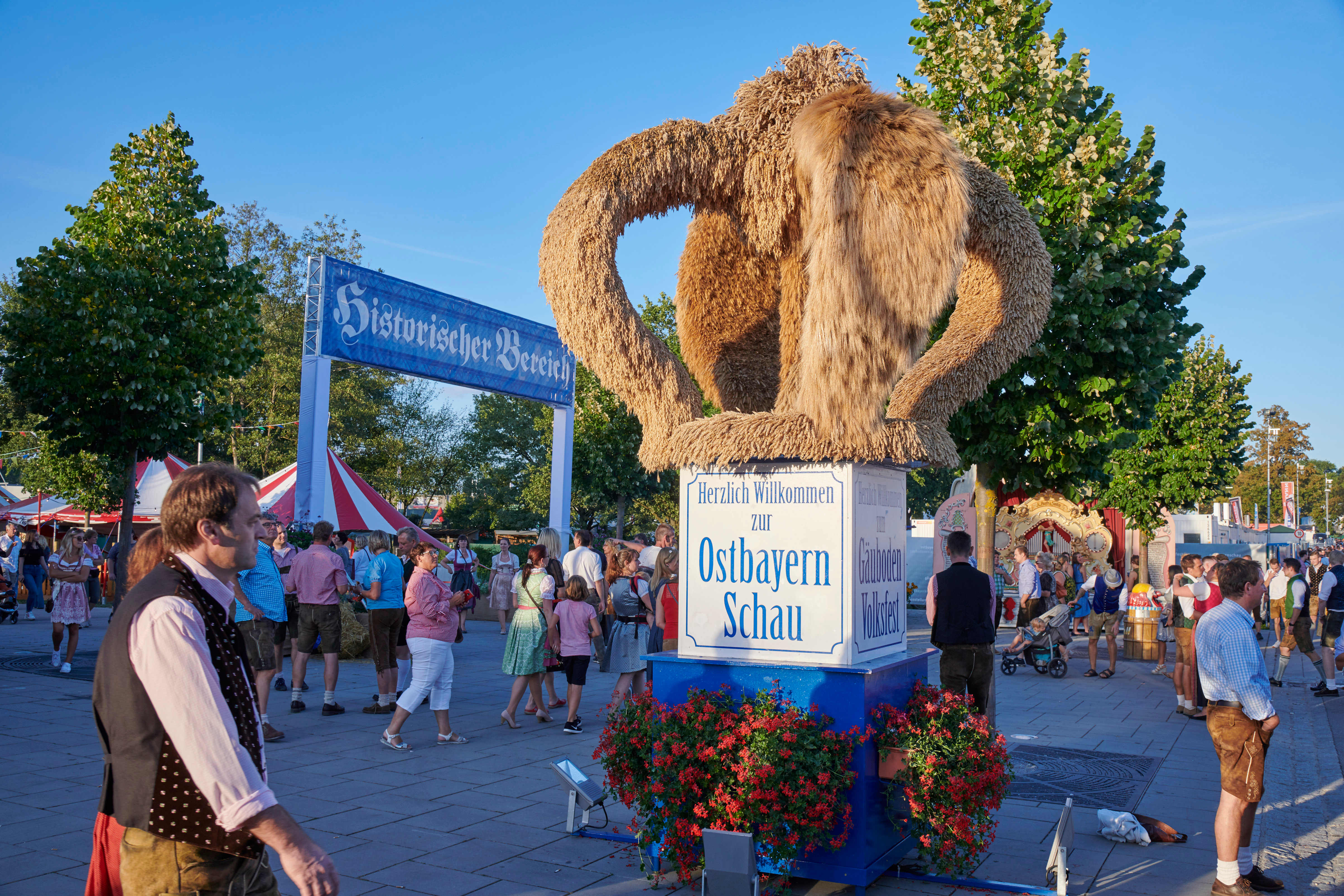 Gäubodenvolksfest in Straubing Ein urigzünftiger Trachtenspaß in
