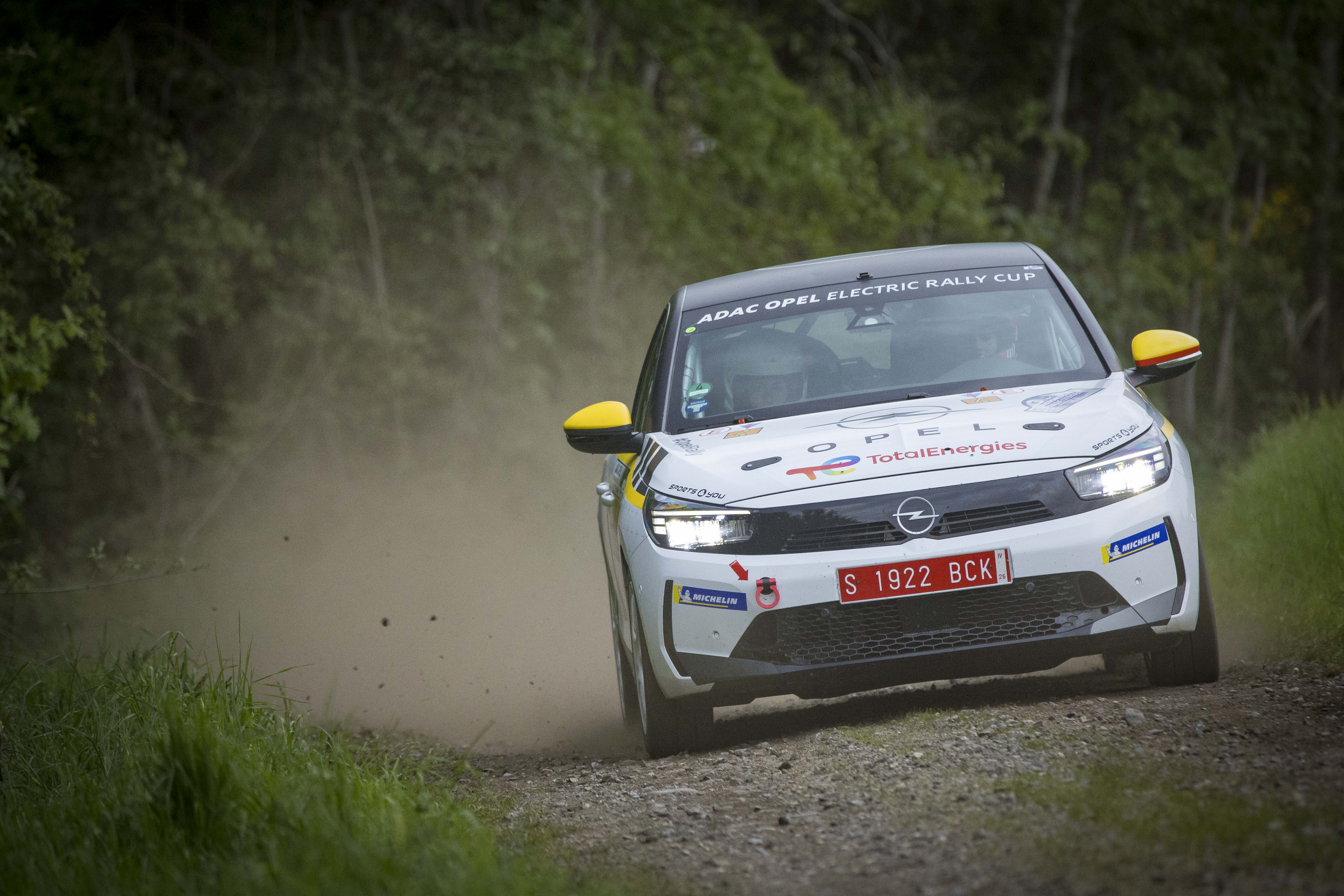 Bilderbuch-Saisonstart für den ADAC Opel Electric Rally Cup, Opel ...