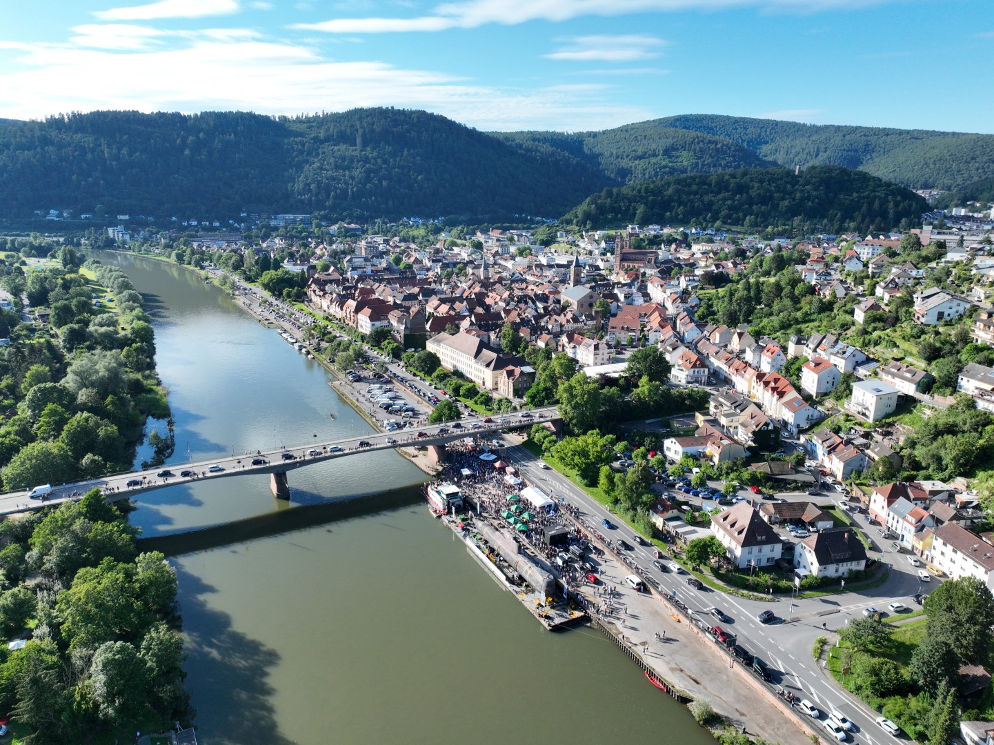„Ein U-Boot in Eber, Eber, Eberbach …“ U17 ankert am Neckarlauer ...