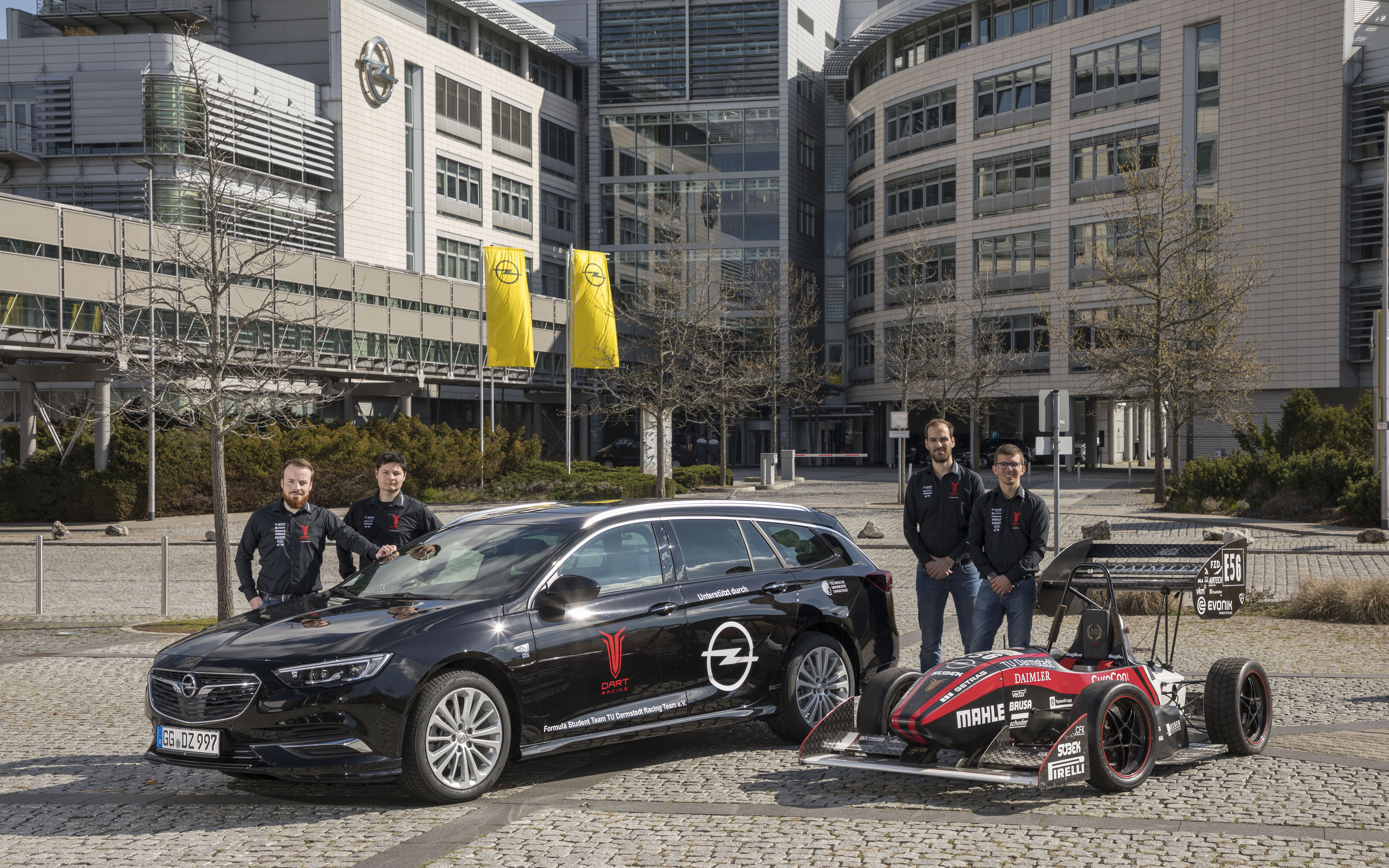 Season Opener Opel Insignia Sports Tourer For Formula Student Teams Opel Automobile Gmbh Pressemitteilung Lifepr